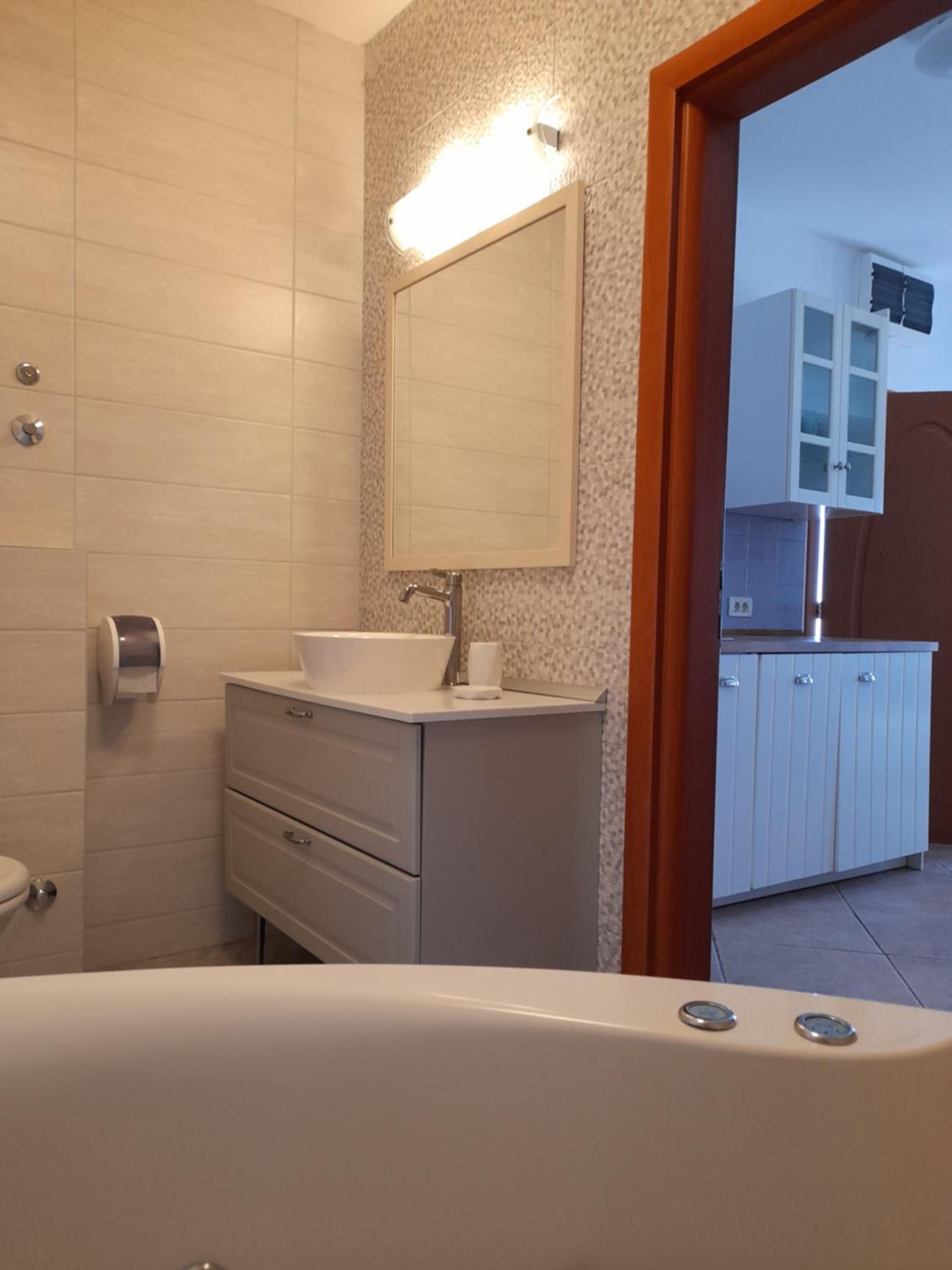 Apartment with Sea View - Photo 8