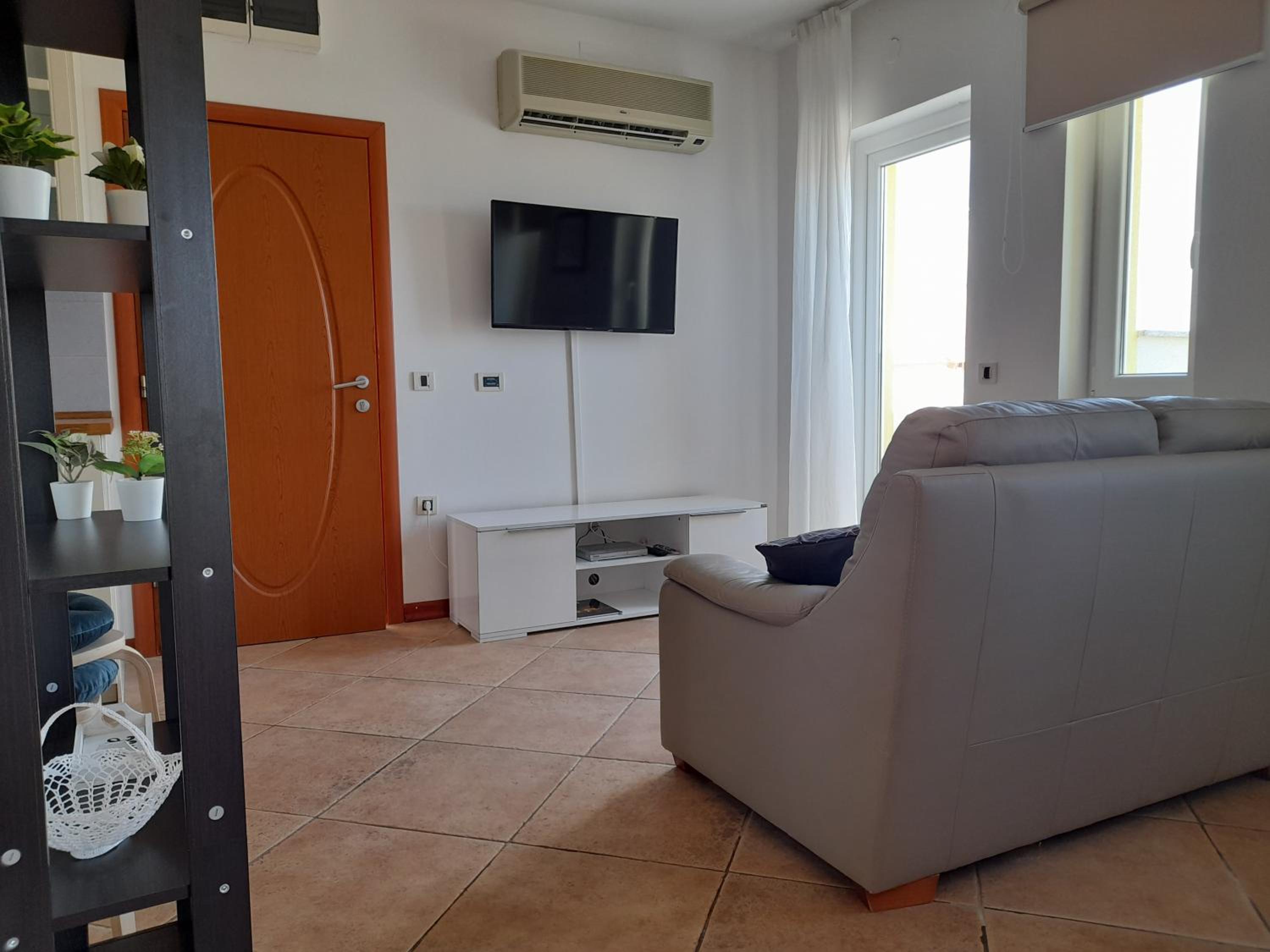 Apartment with Sea View - Photo 4