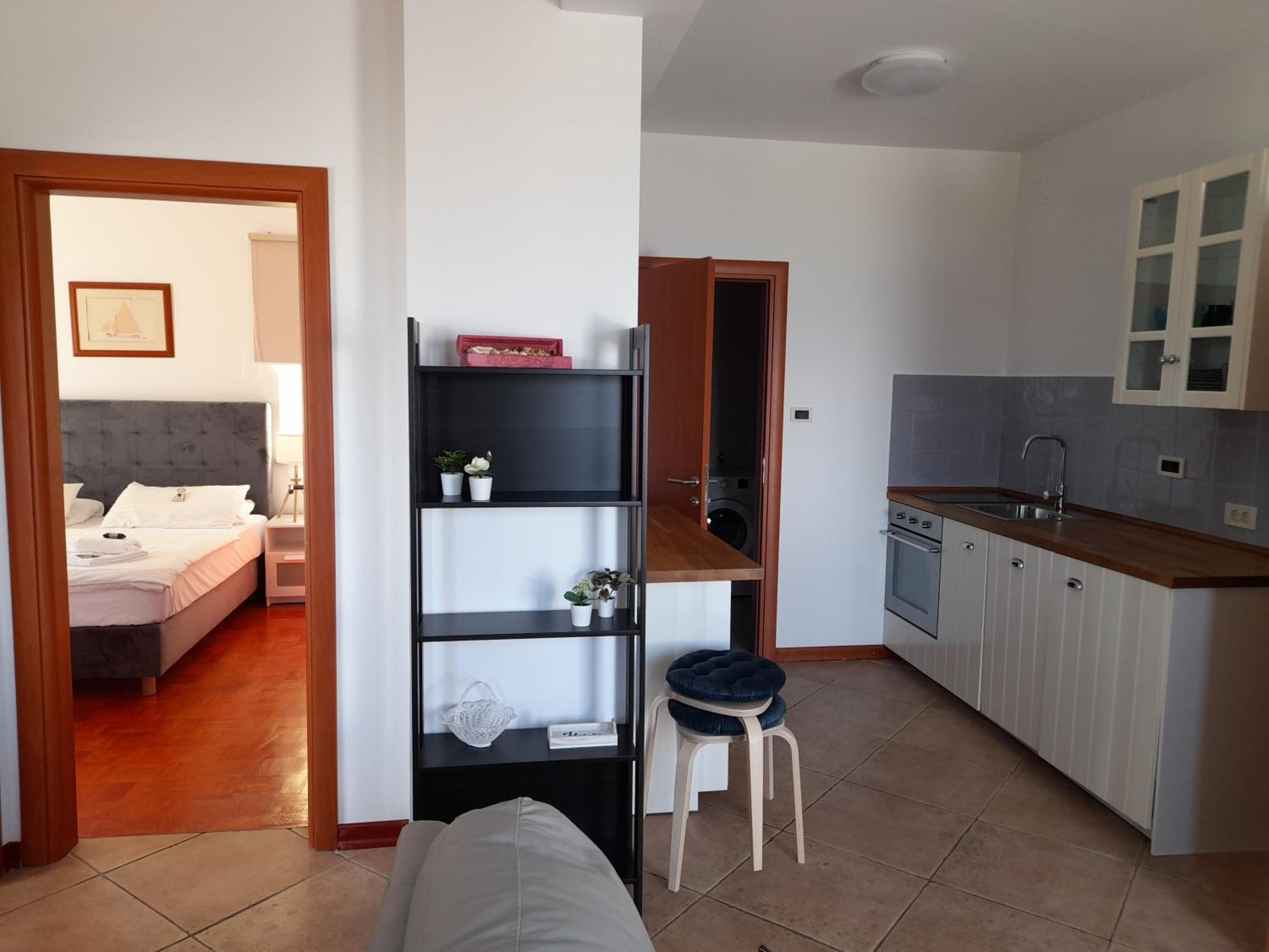 Apartment with Sea View - Photo 5