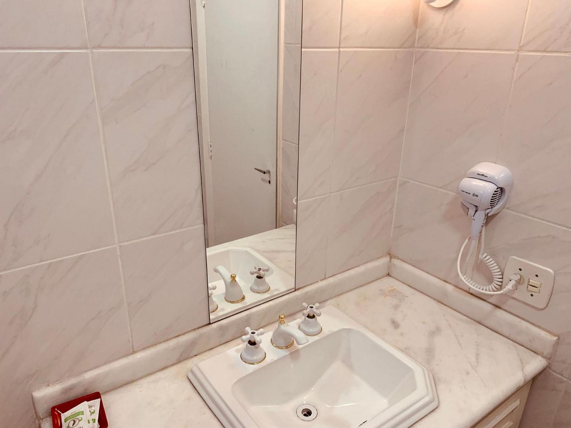 Classic Quadruple Room - Photo 10