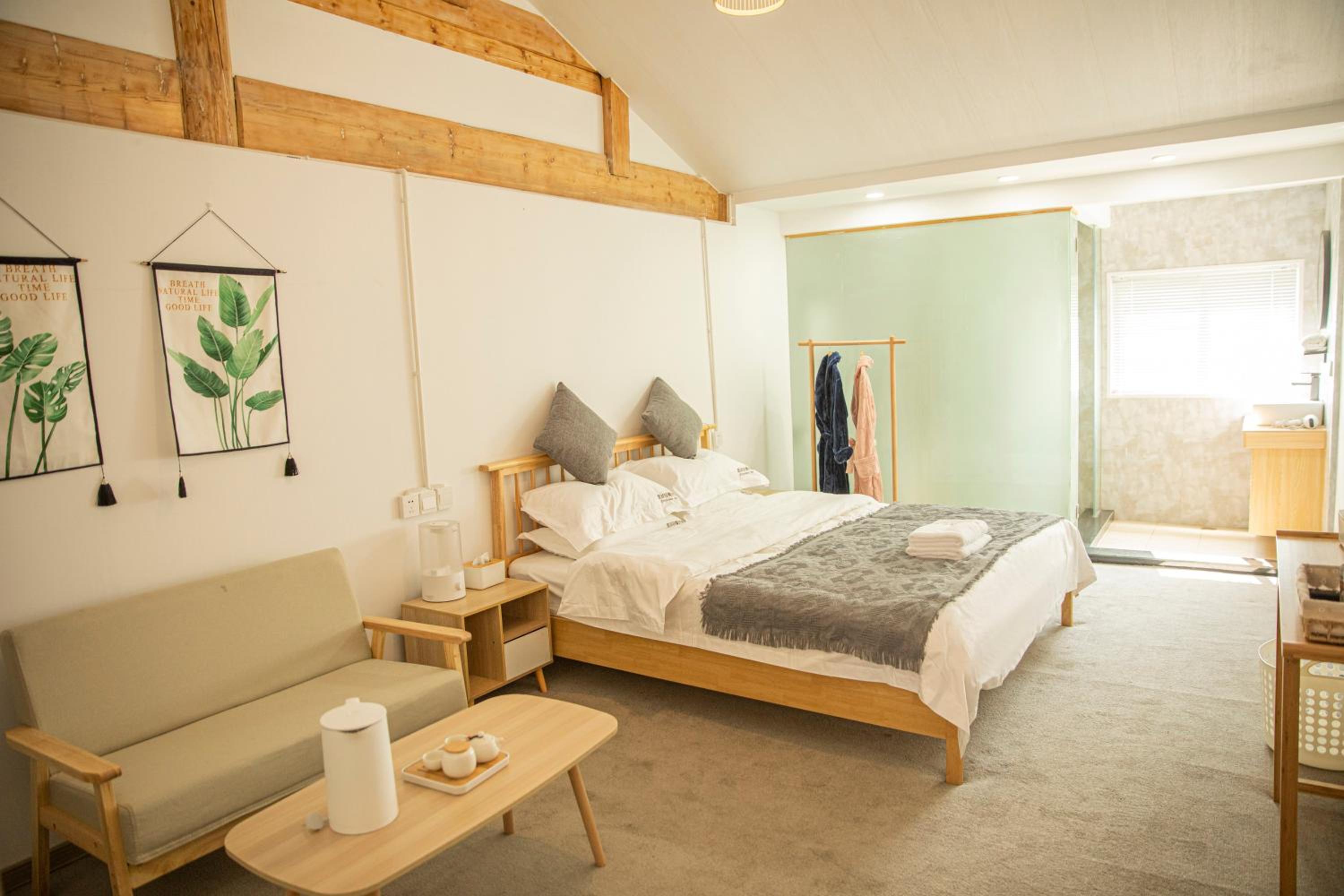 Queen Room with Garden View