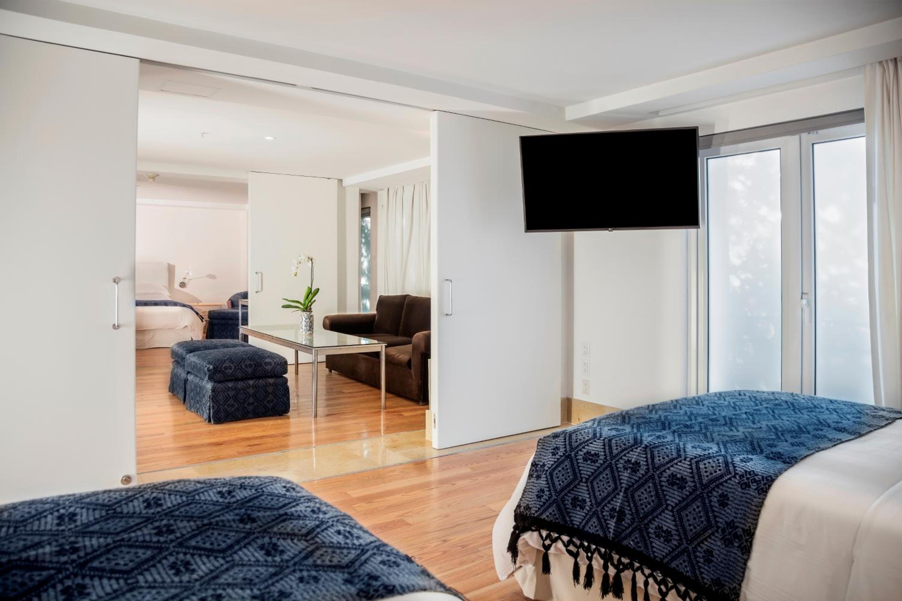 Two-Bedroom Suite - Photo 6