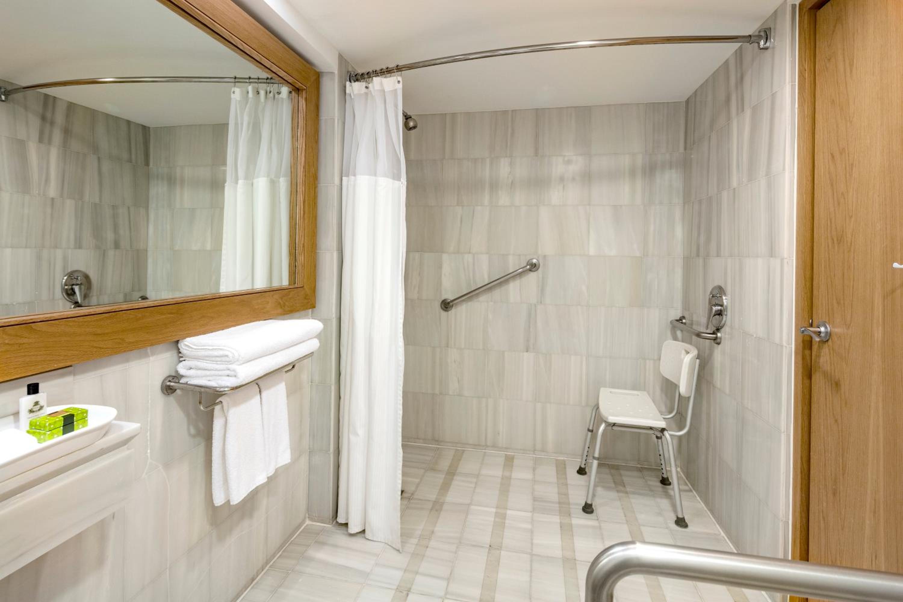 Classic King Room with Accessible Tub - Mobility Access - Photo 7
