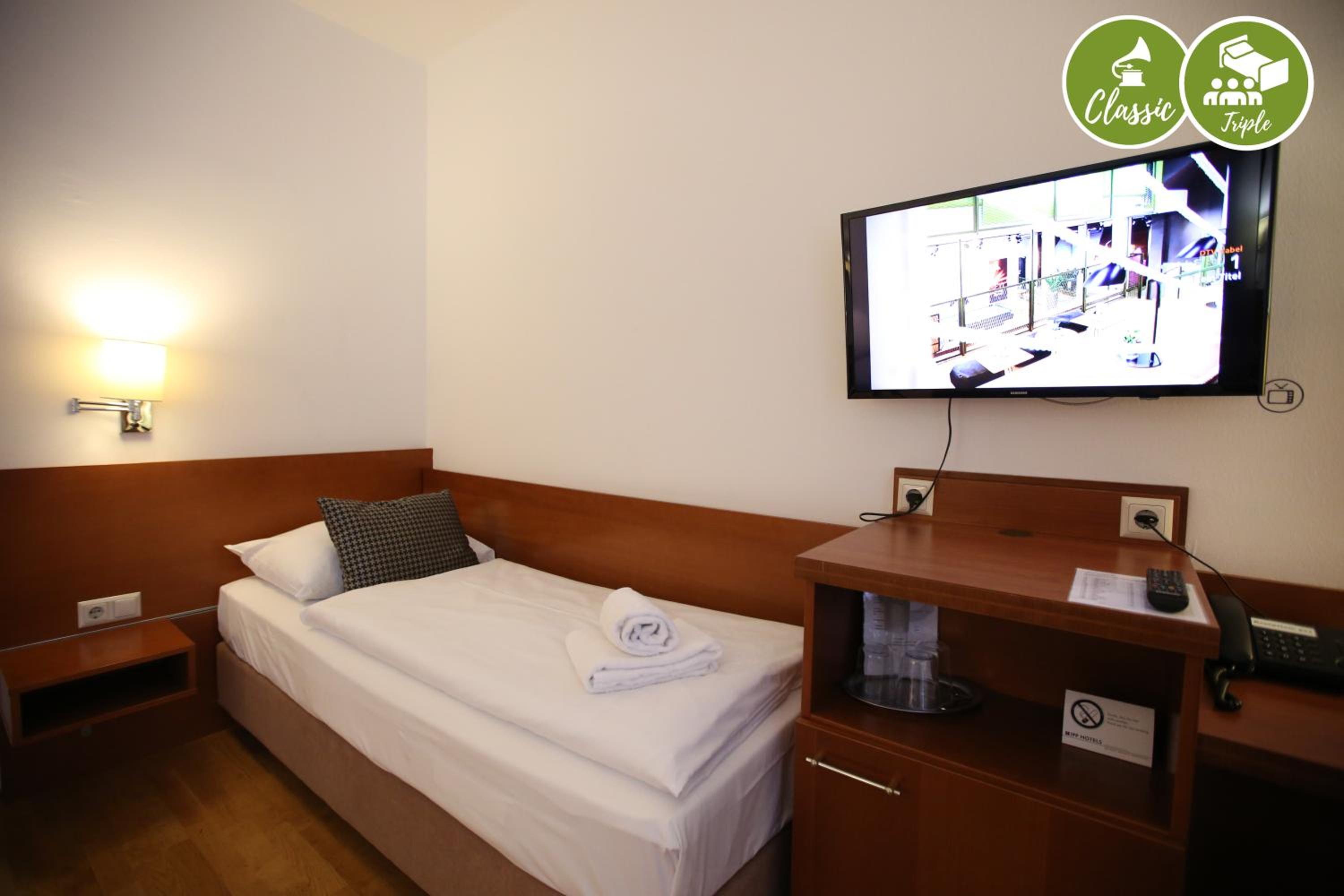 Standard Triple Room Classic photo 3