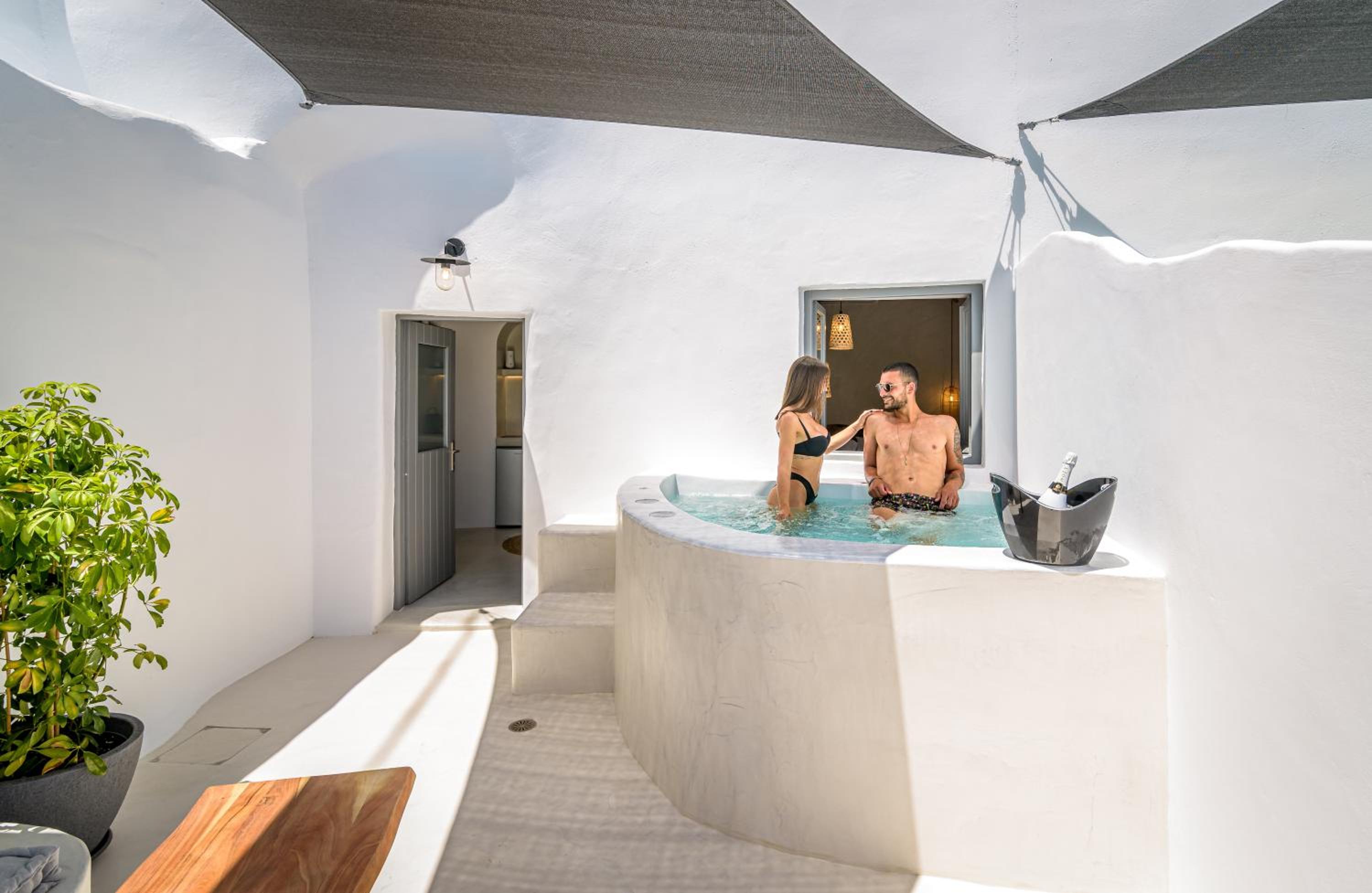 Junior Suite with Outdoor Hot Tub - Photo 8