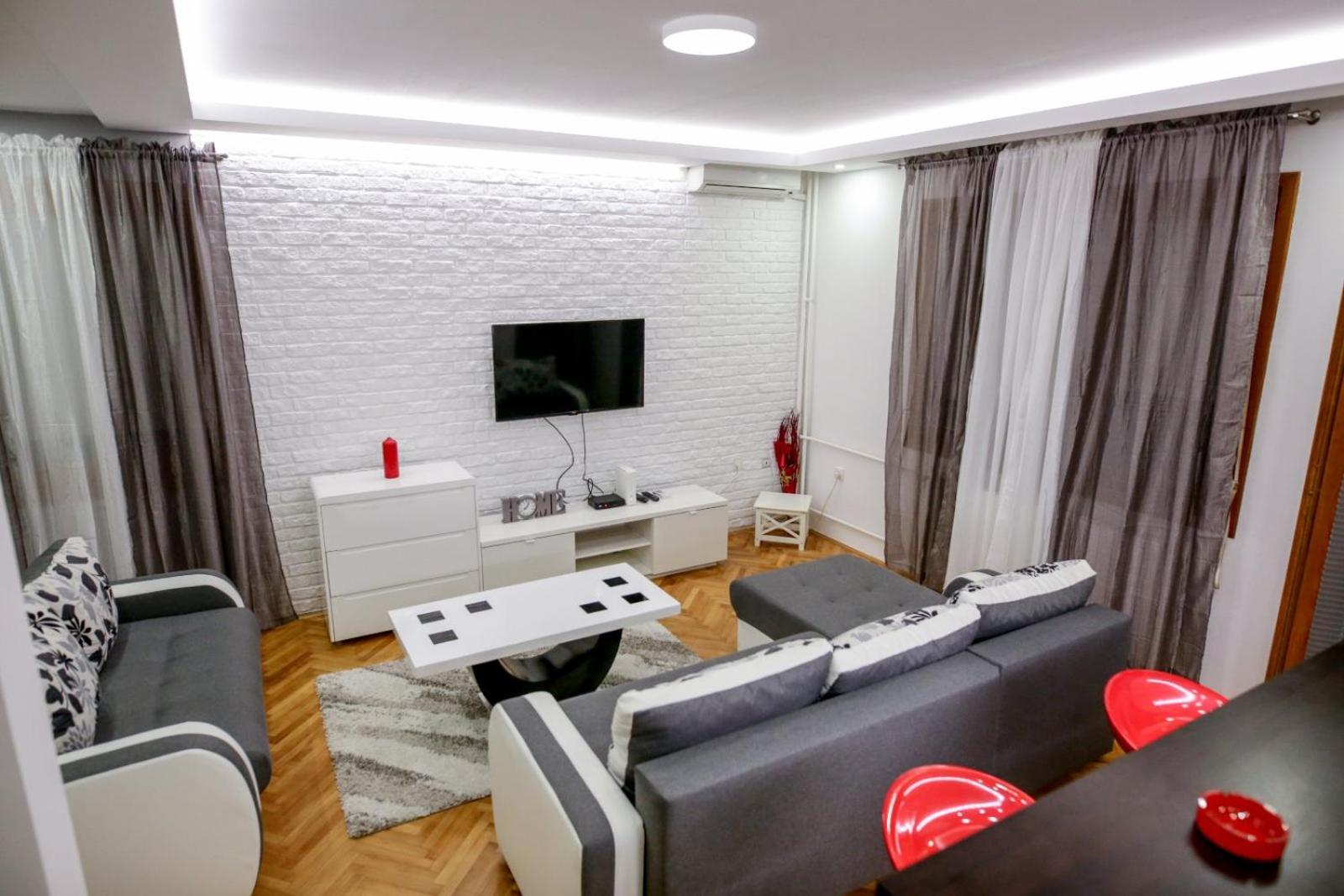 One-Bedroom Apartment photo 1