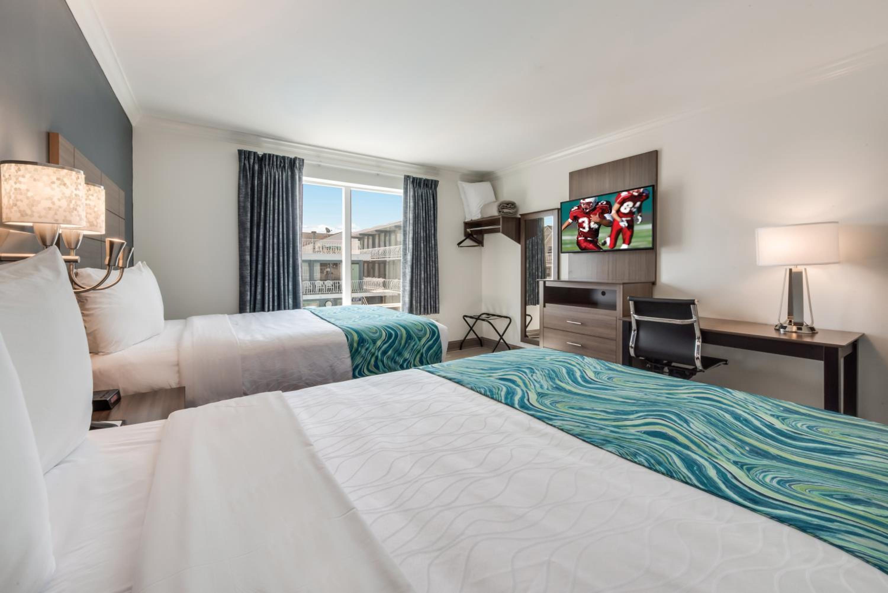 Luxury Suite with Two Double Beds with Balcony Smoke Free photo 2