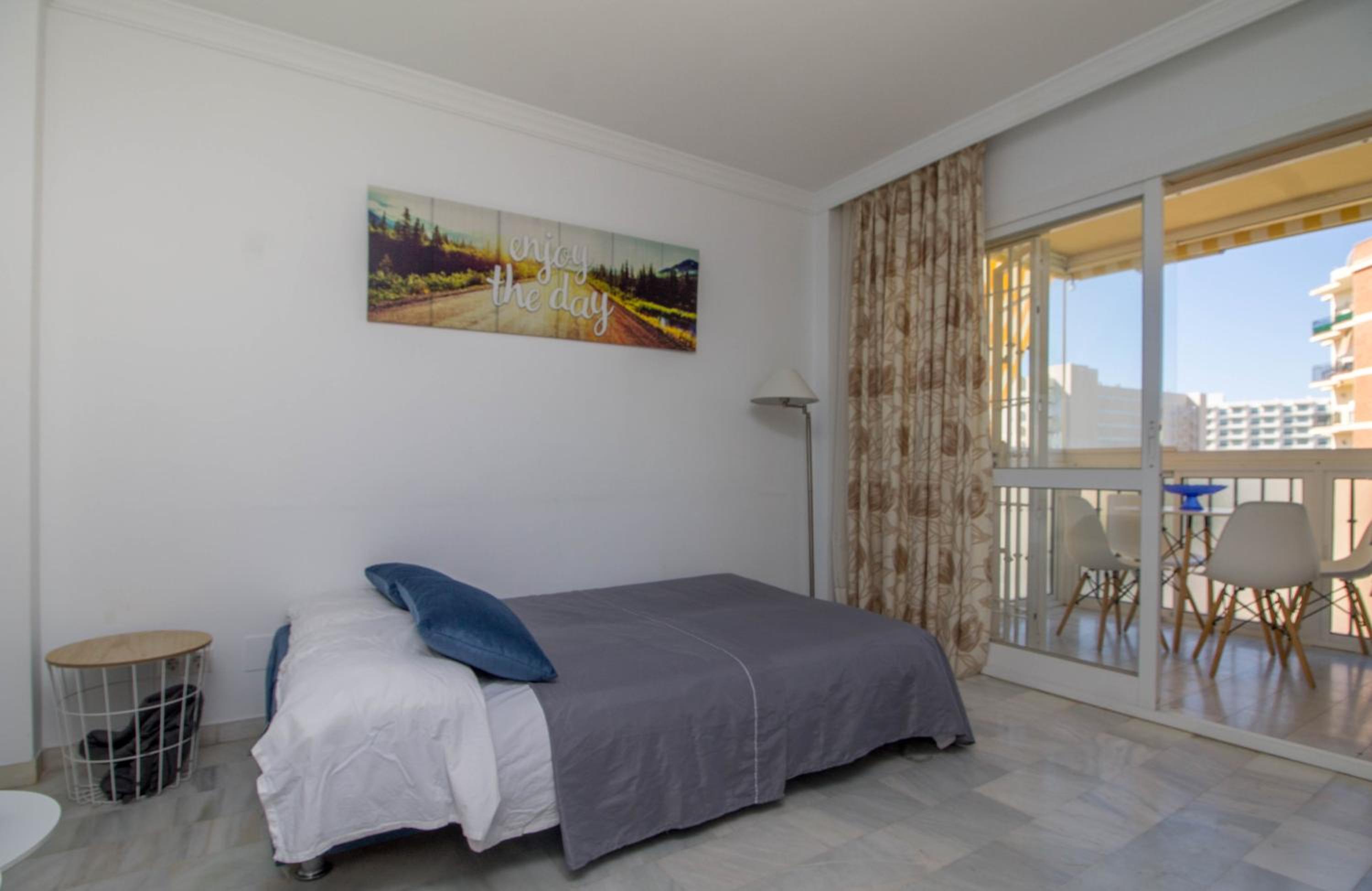 Apartment with Terrace - Photo 18