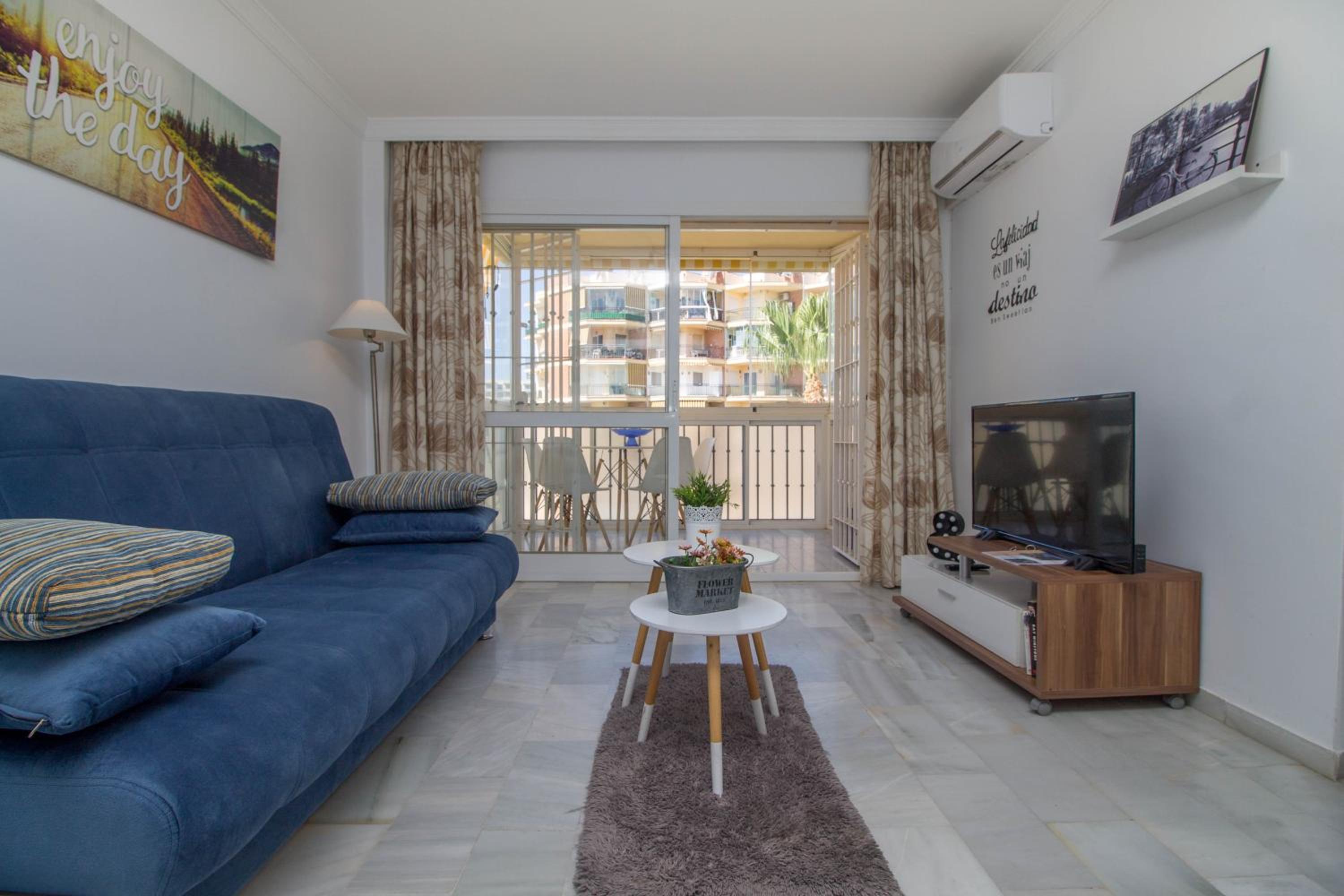 Apartment with Terrace - Photo 23