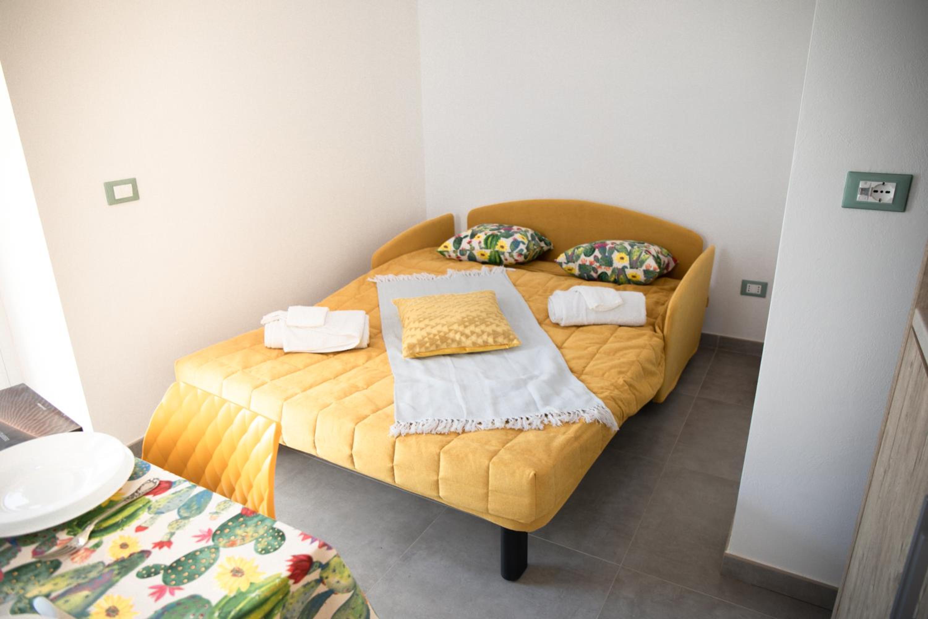 One-Bedroom Apartment - Photo 2