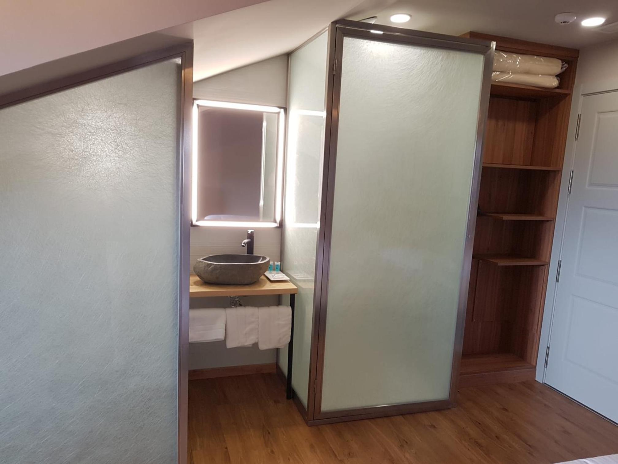 Superior Double or Twin Room - Photo 18