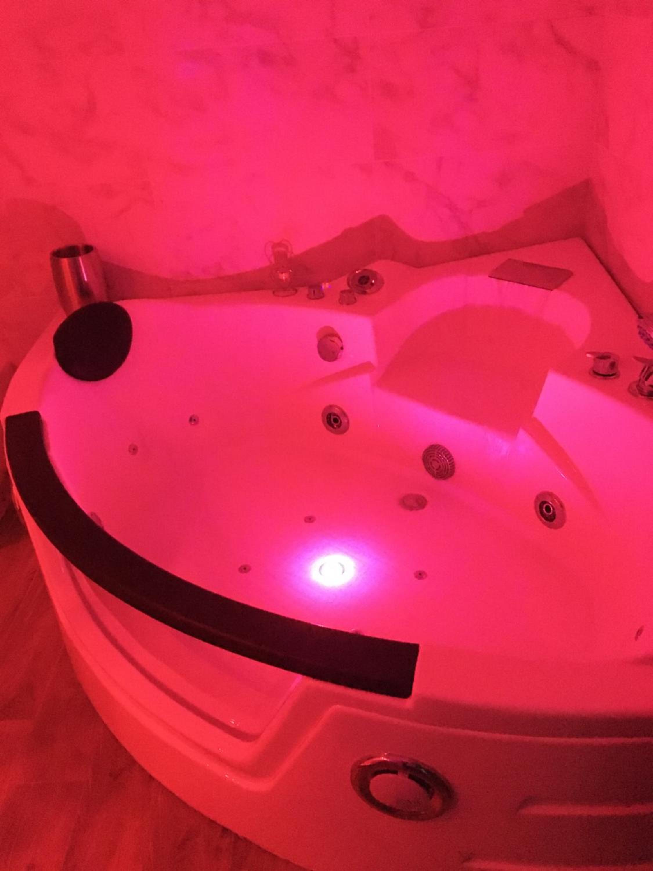 Deluxe Suite with Spa Bath photo 1