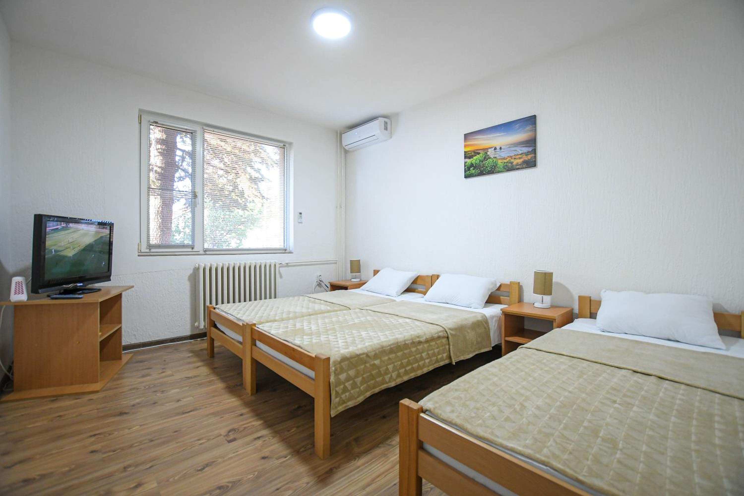 One-Bedroom Apartment photo 1
