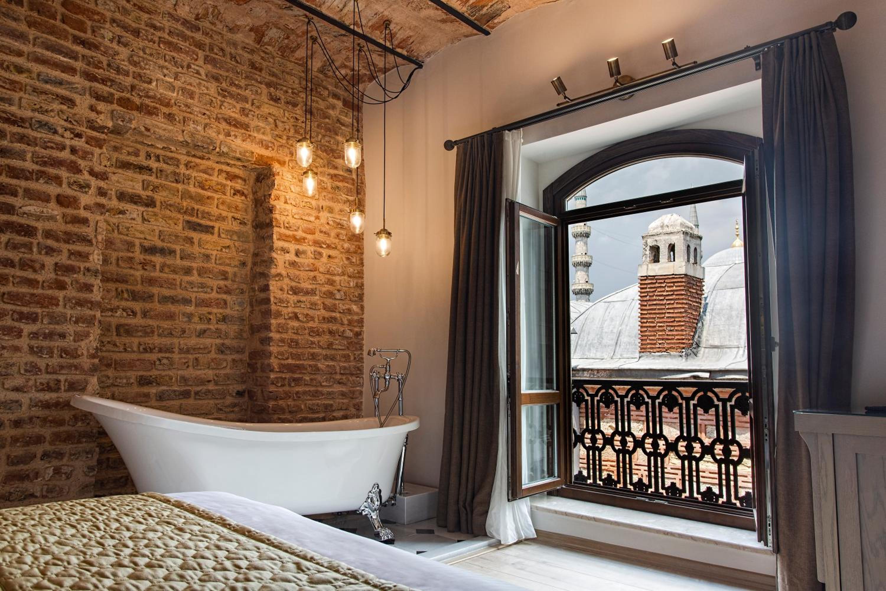 Junior Suite with Bathtub