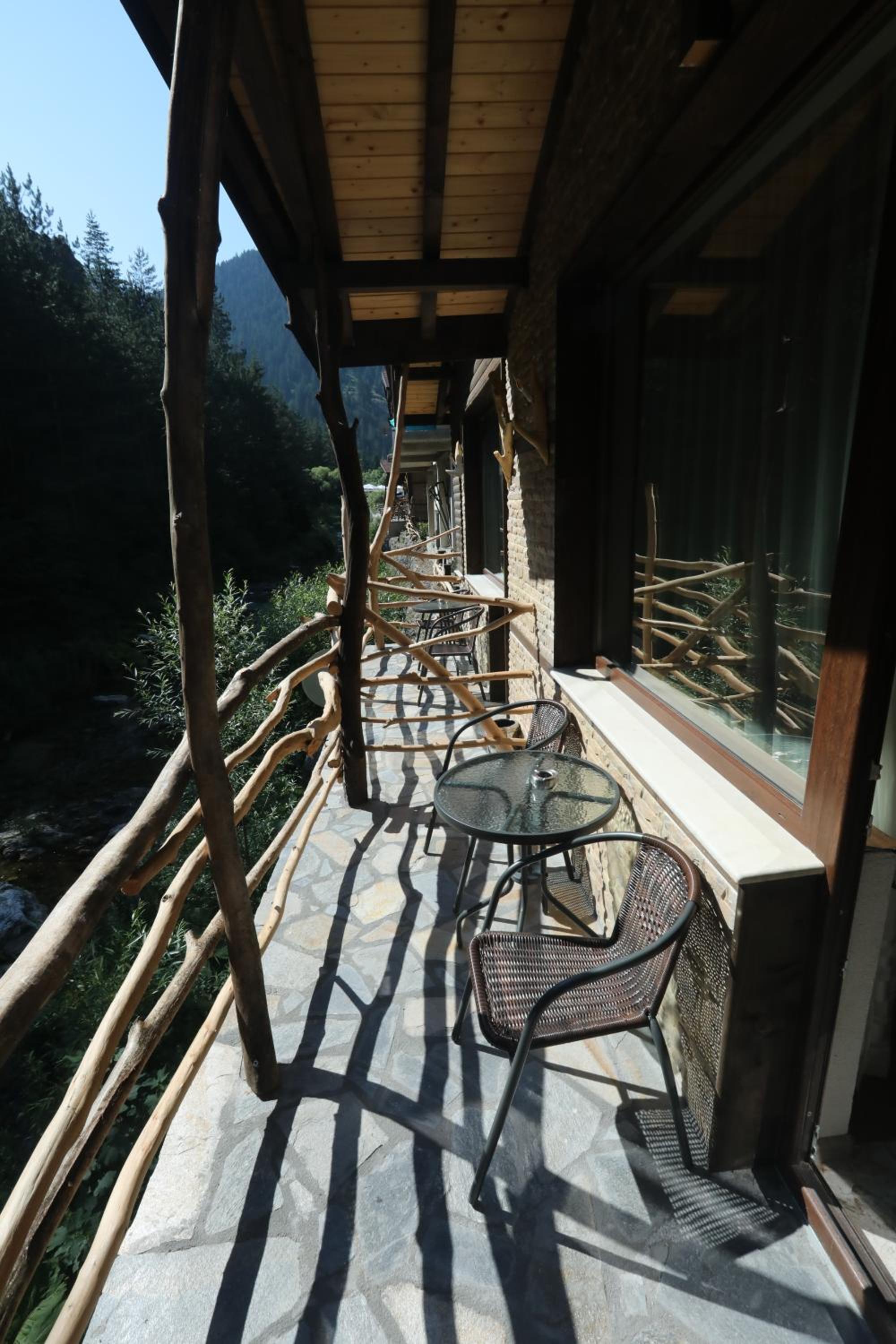 Twin Room with Balcony - Photo 5