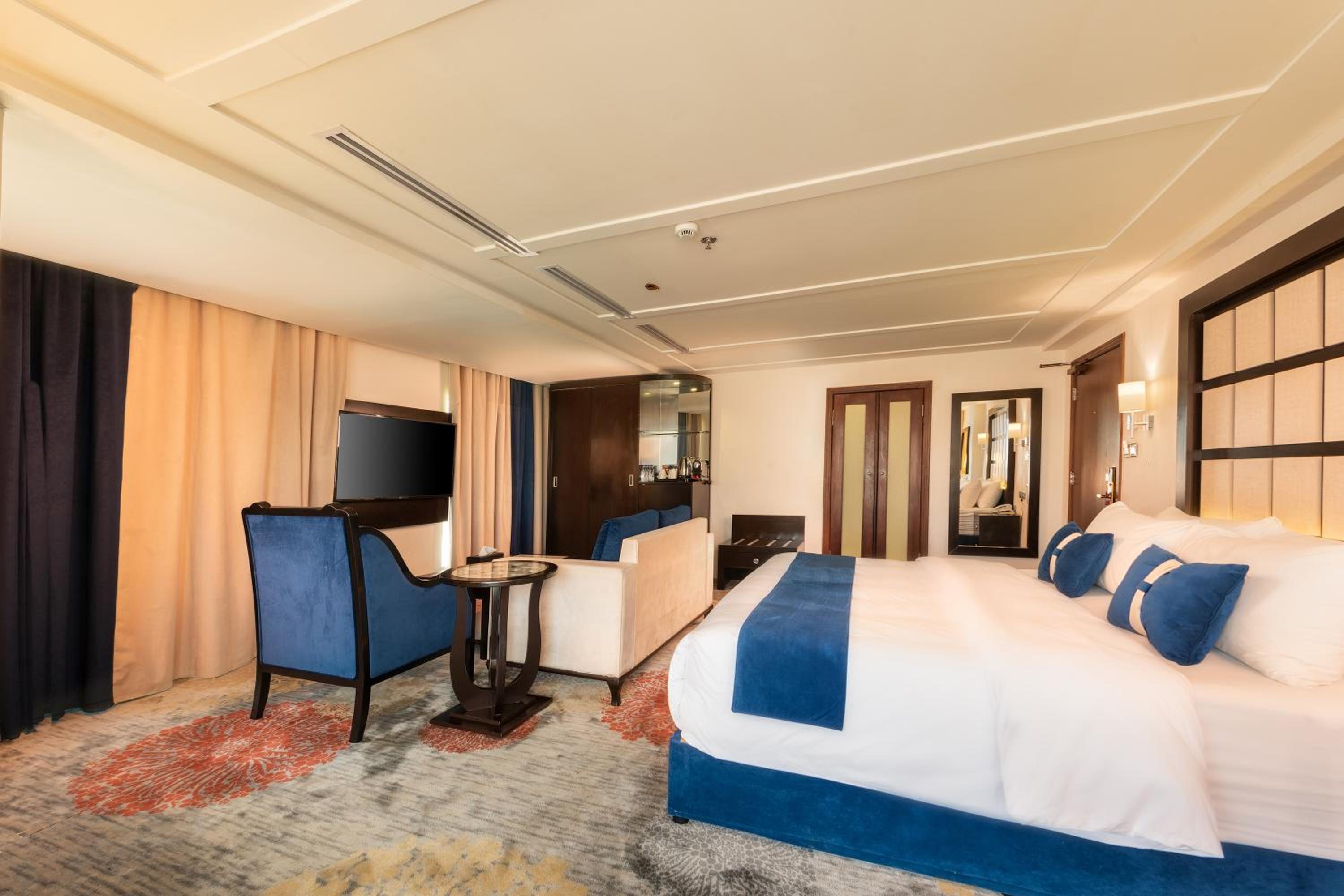 Deluxe Suite photo 2