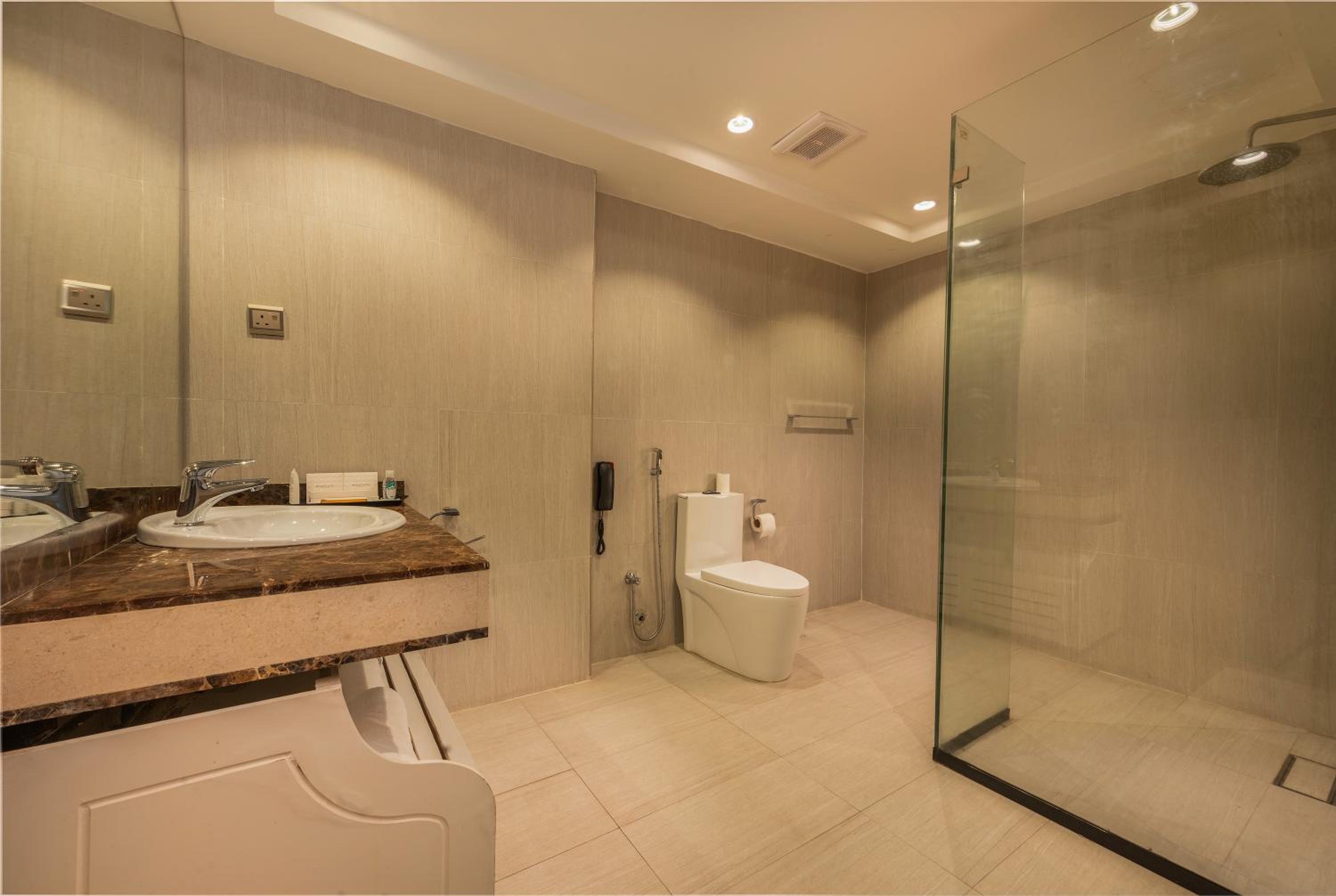 Queen Suite photo 2
