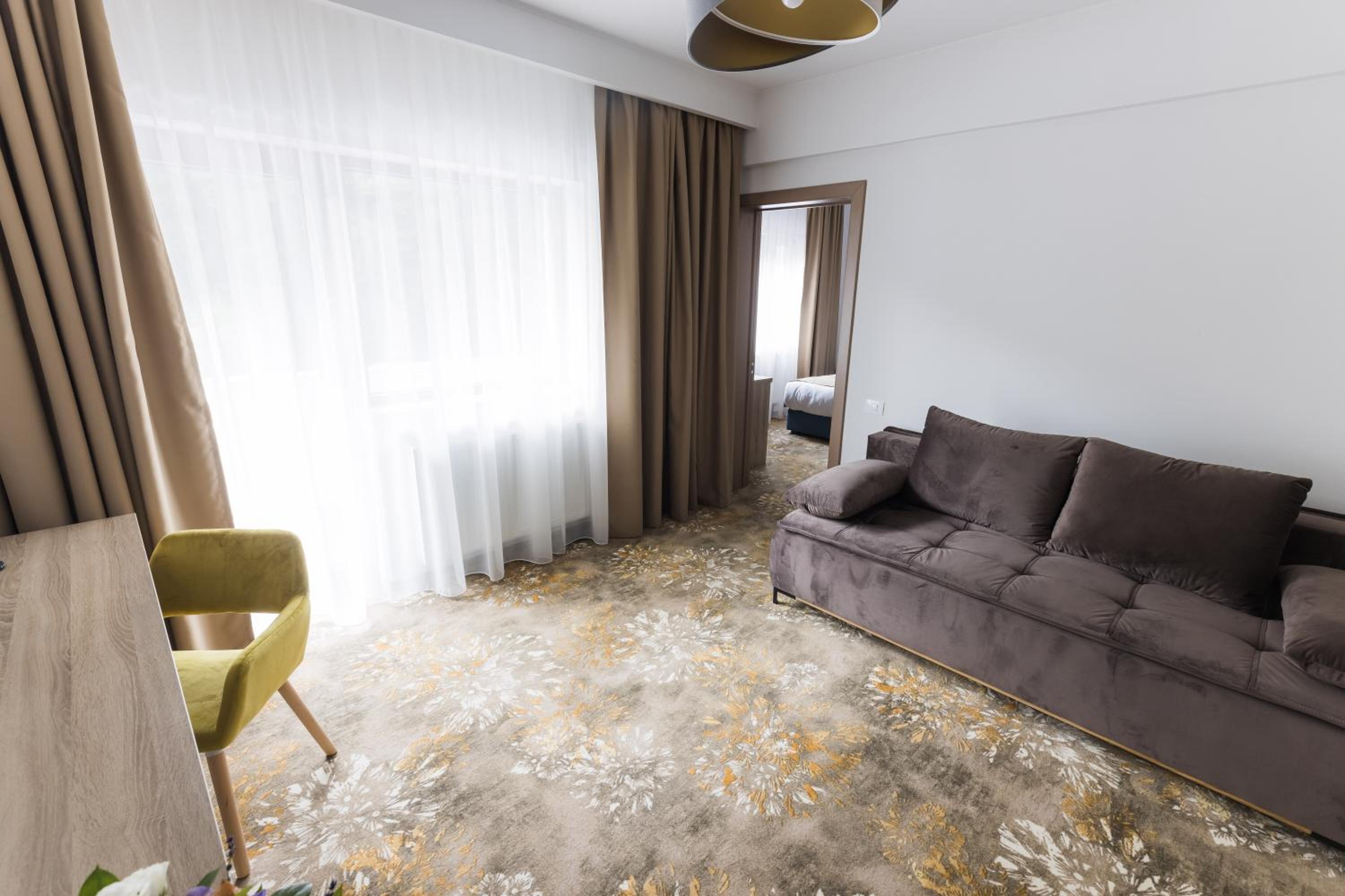 Suite with Mountain View