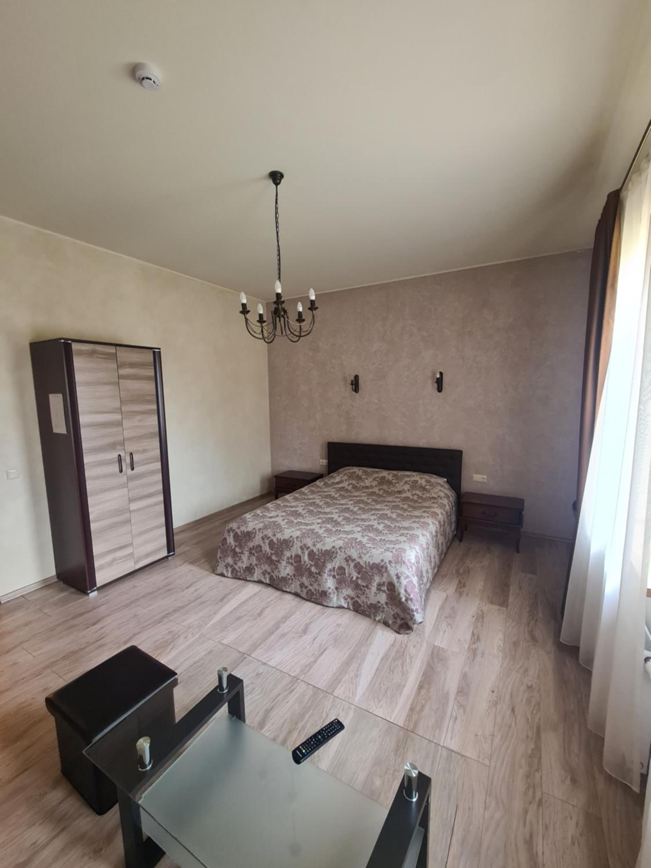 Large Double Room - Photo 6