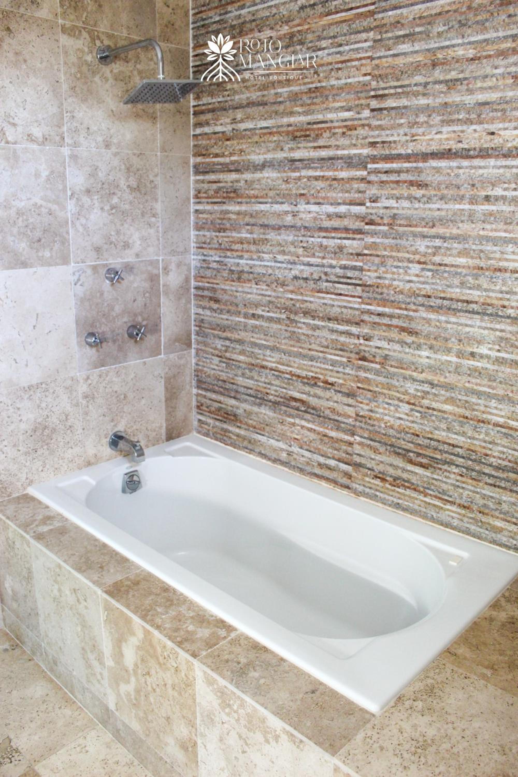 Queen Suite with Pool View - Photo 5