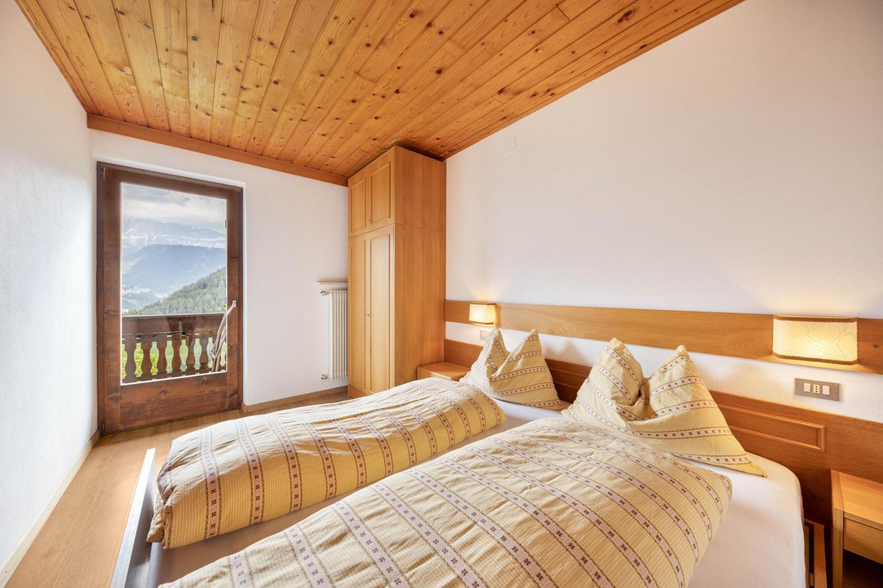 Two-Bedroom Deluxe Apartment with Garden View photo 2