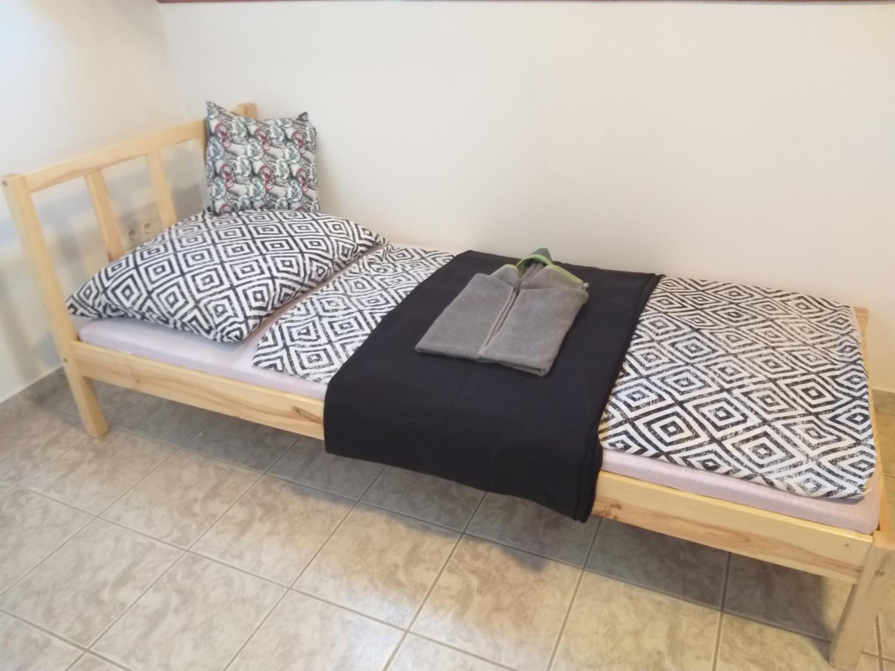 Single Room with Shared Bathroom photo 2