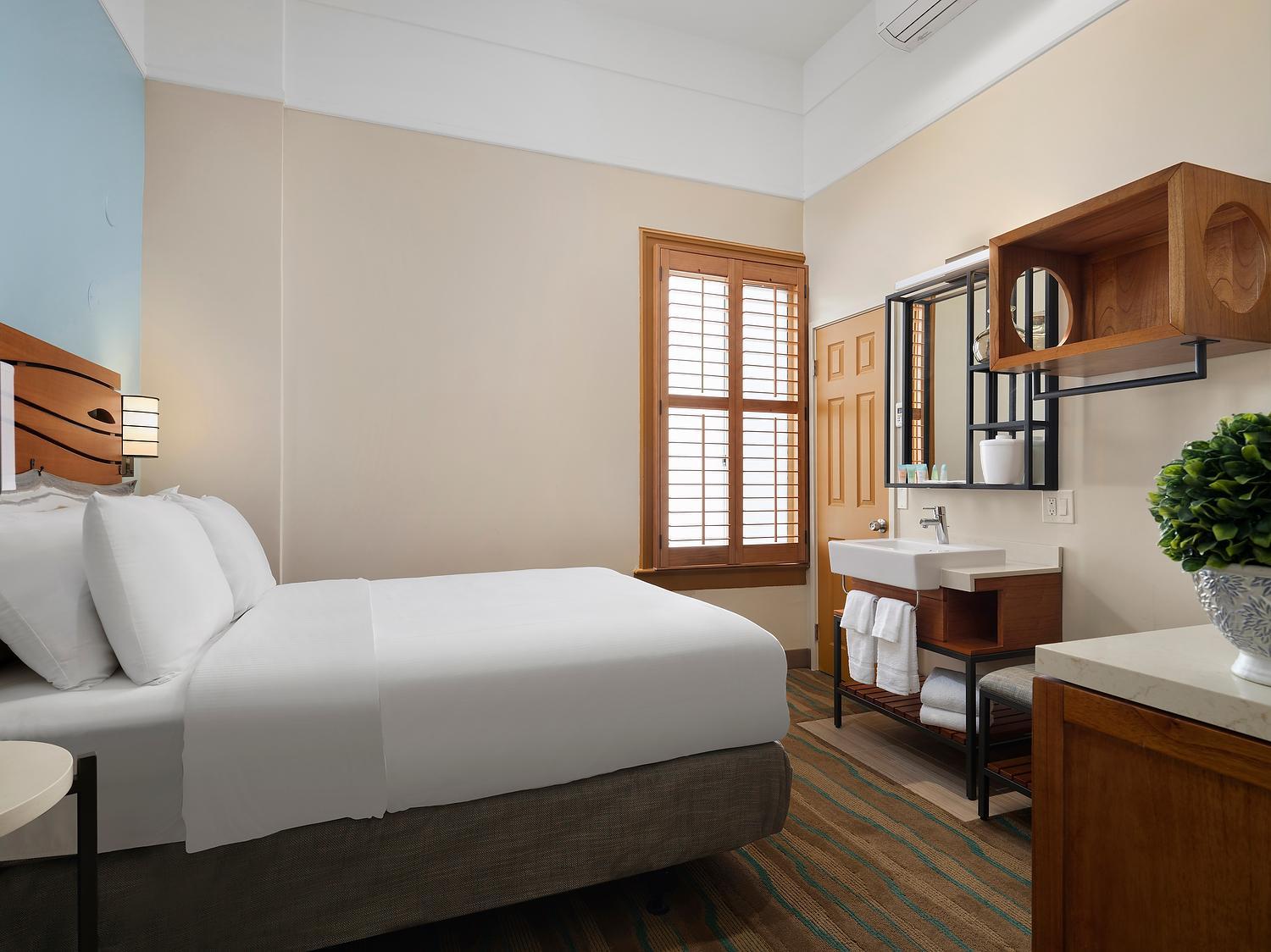 Standard Queen Room