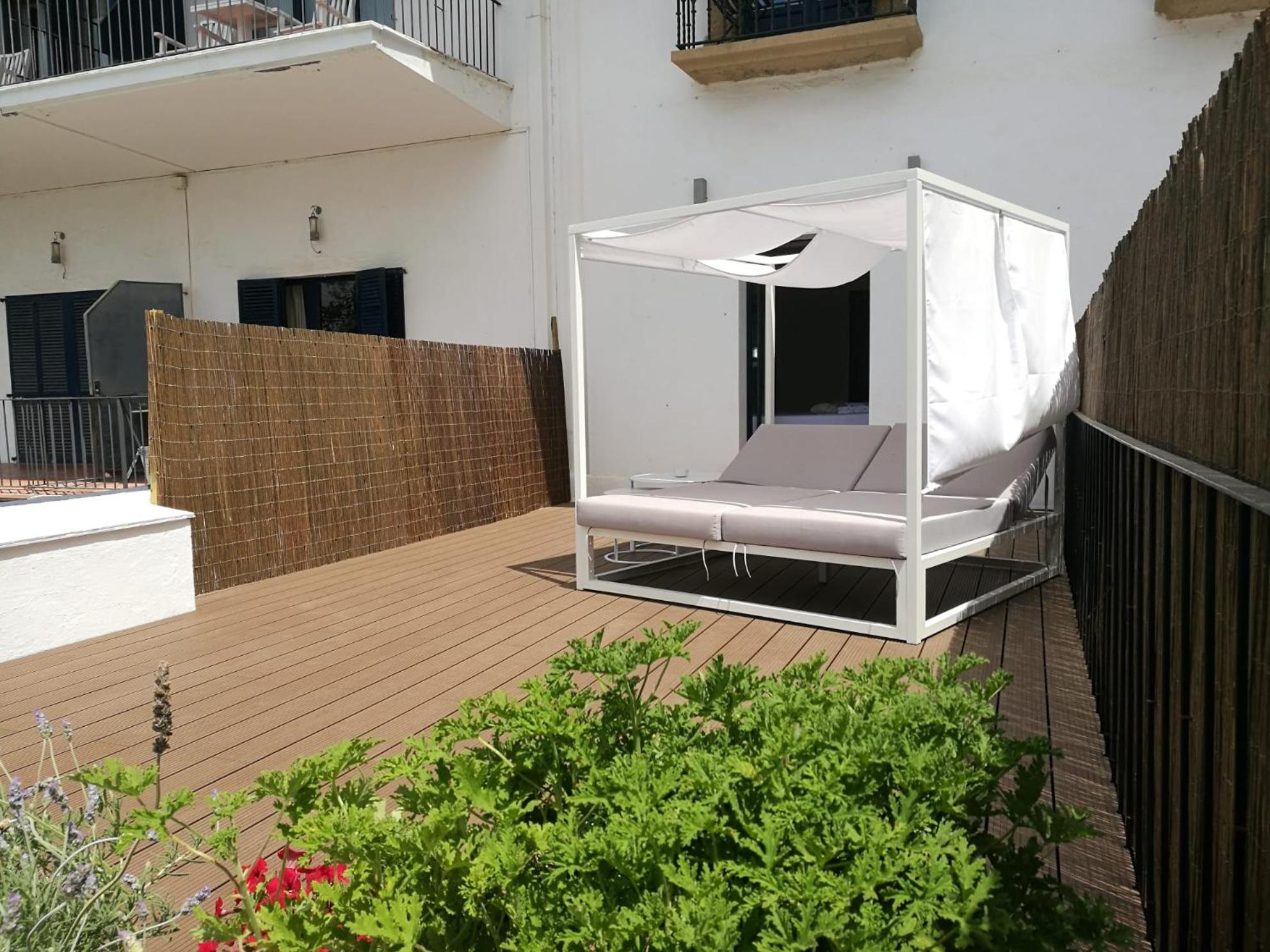 Superior Twin Room with Terrace and Garden View - Photo 4