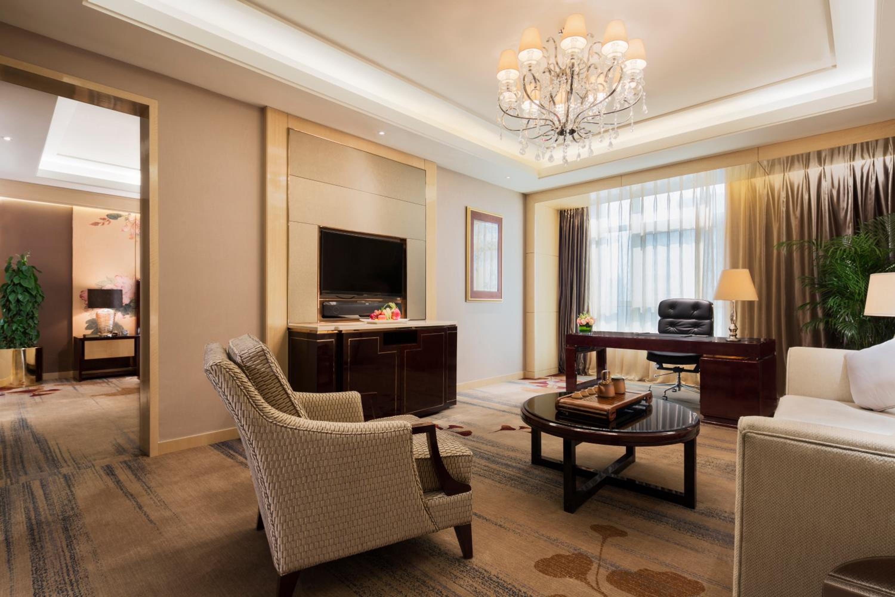 Deluxe Suite photo 2