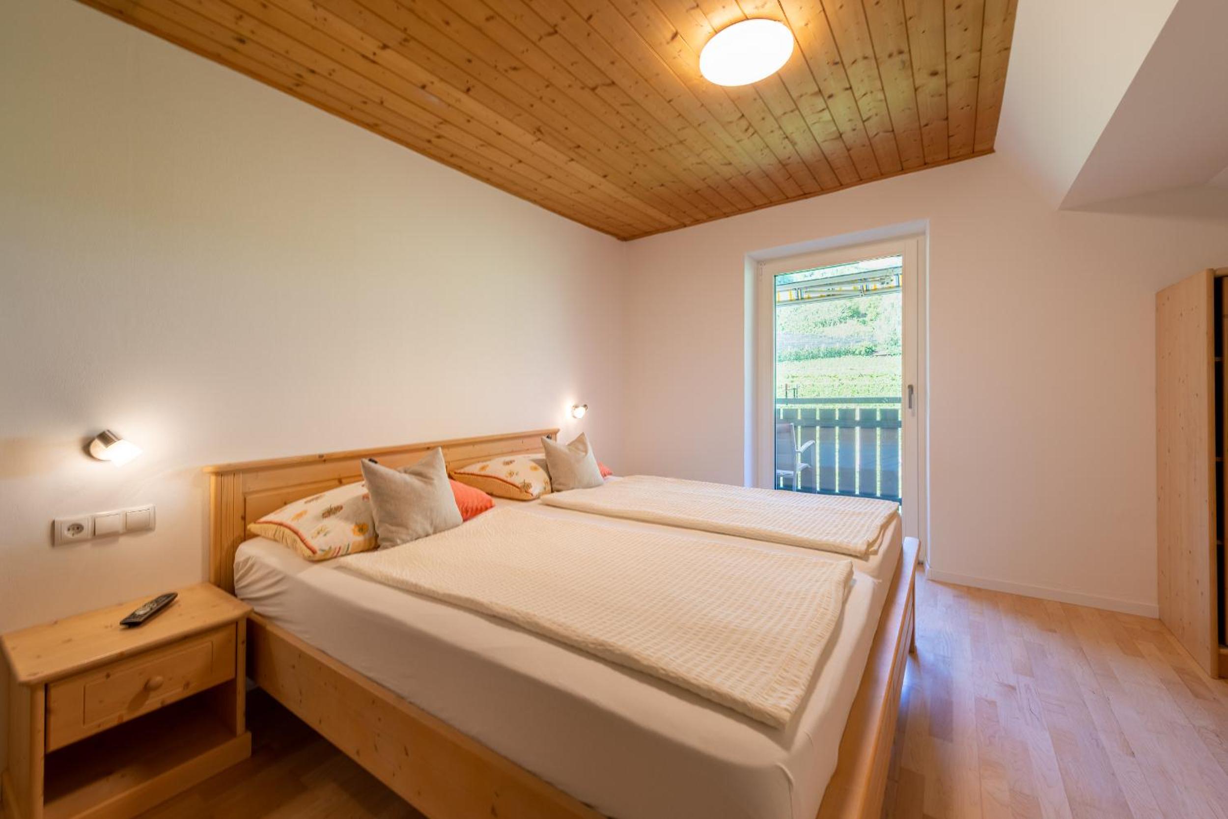 Double Room with Balcony - Photo 10