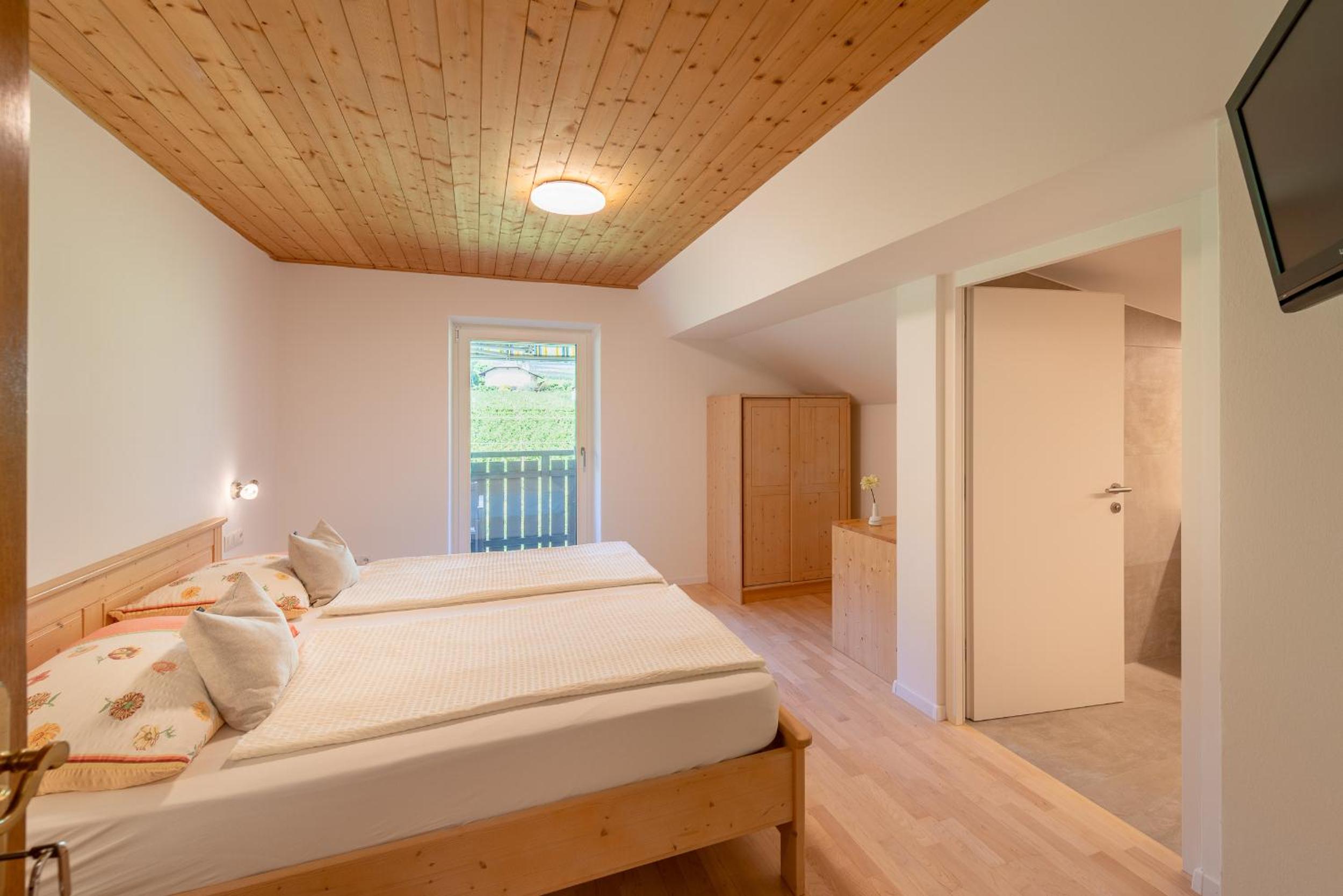 Double Room with Balcony - Photo 7