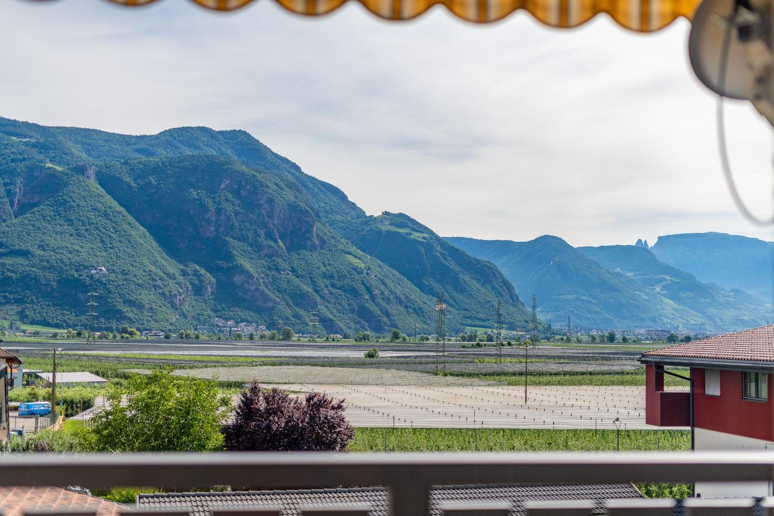 Apartment with Mountain View photo 3