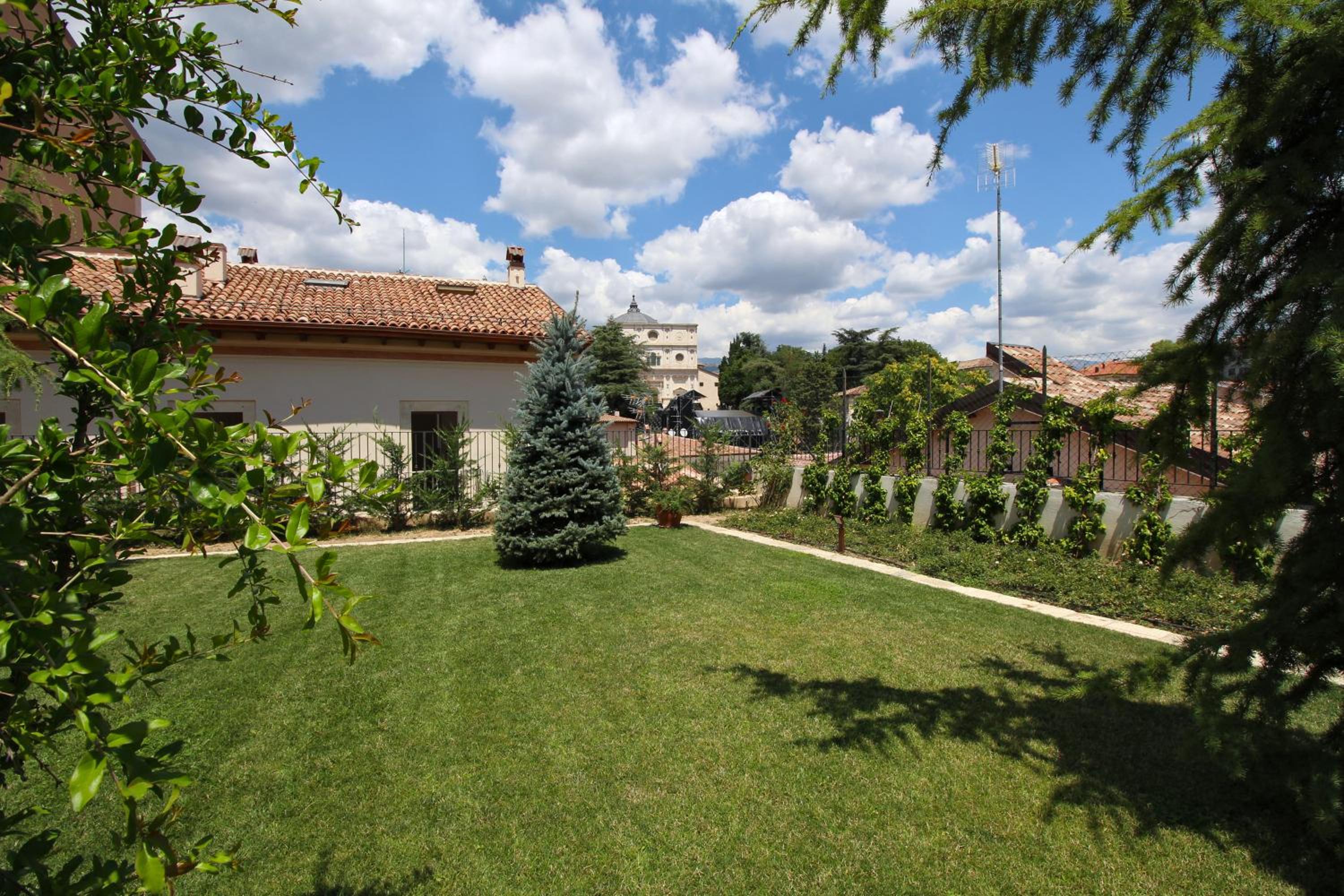 Queen Room with Garden View photo 3