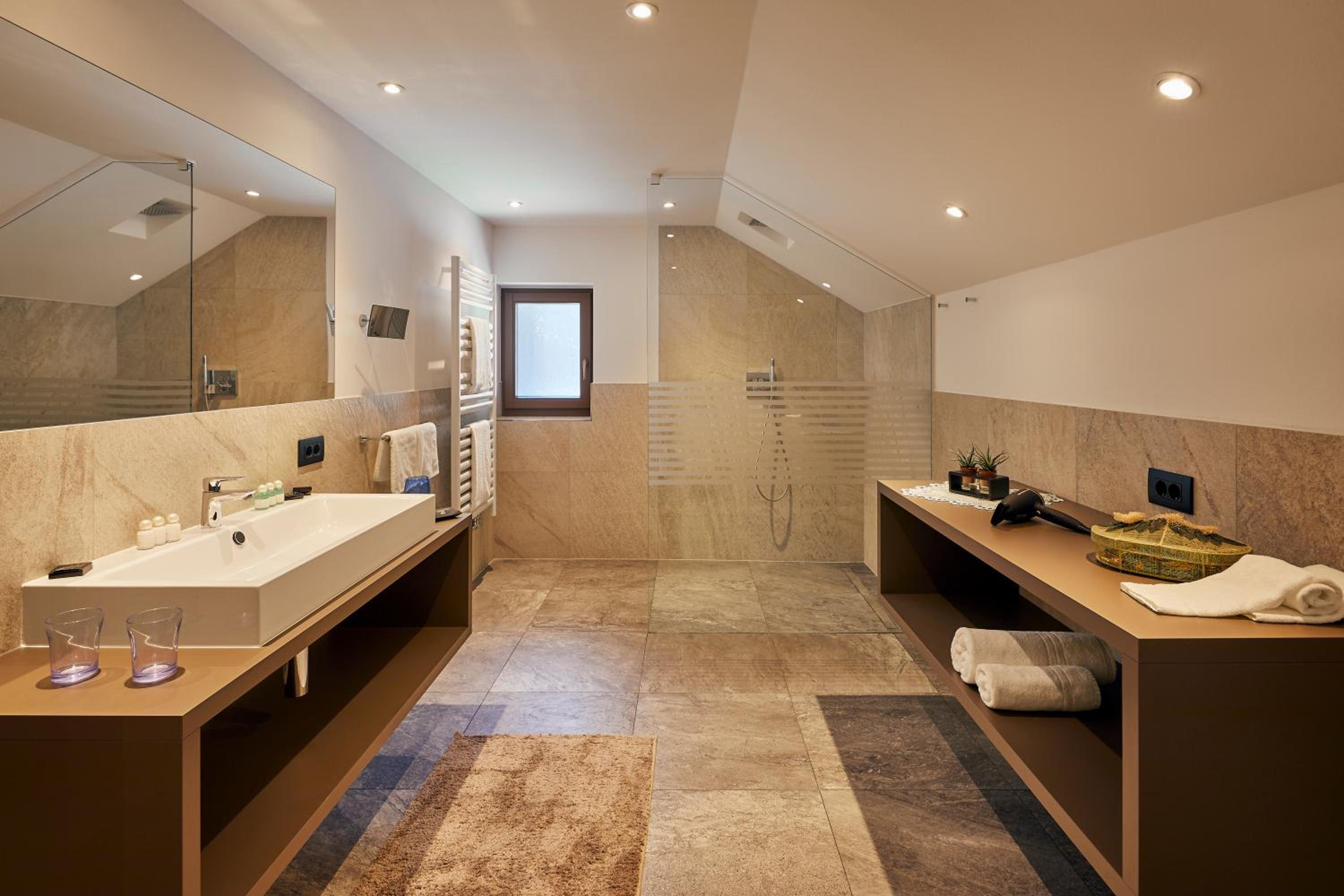 Superior Triple Room photo 3