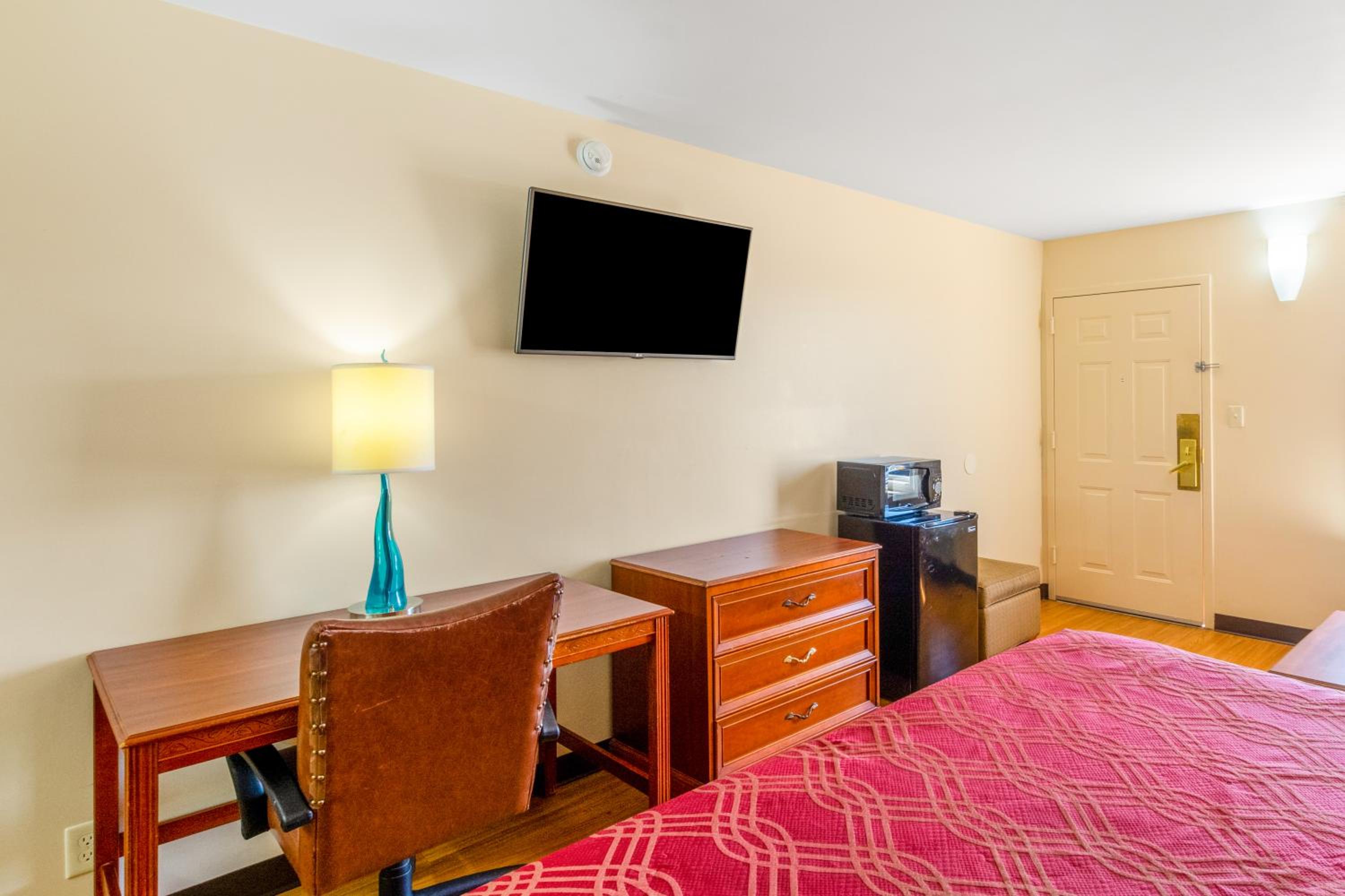 Standard Double Room with Two Double Beds - Smoking - Photo 2