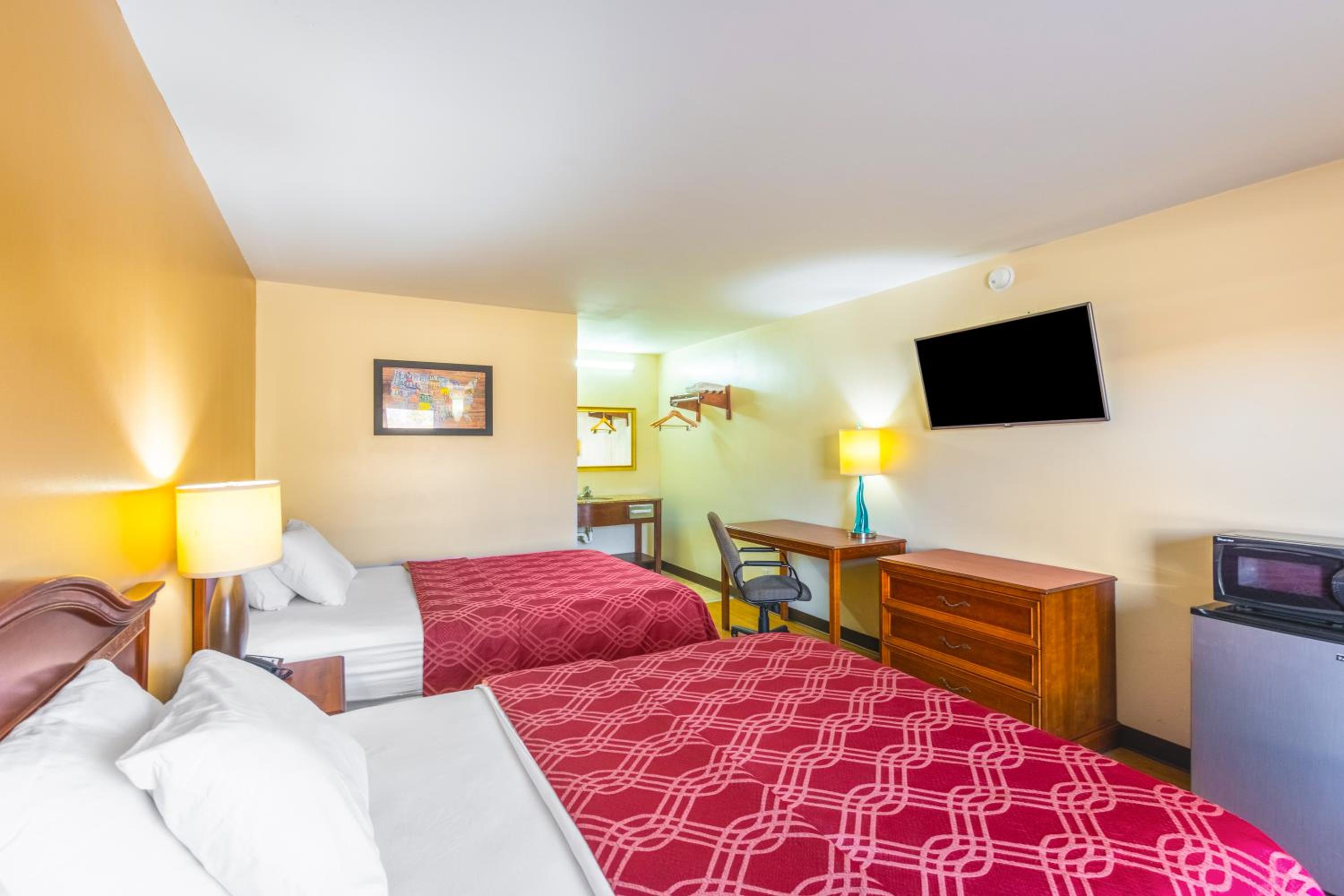 Standard Double Room with Two Double Beds - Smoking - Photo 5