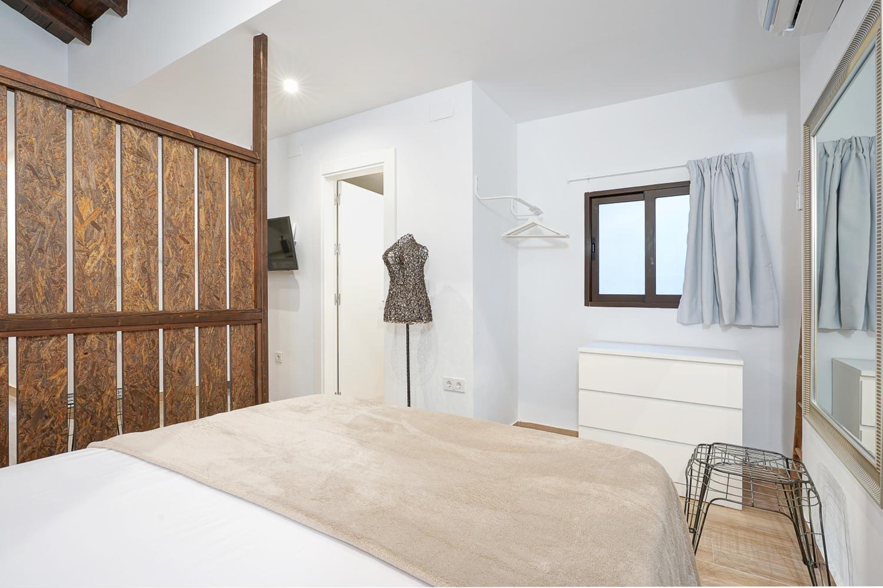 Apartment with Terrace - Photo 8