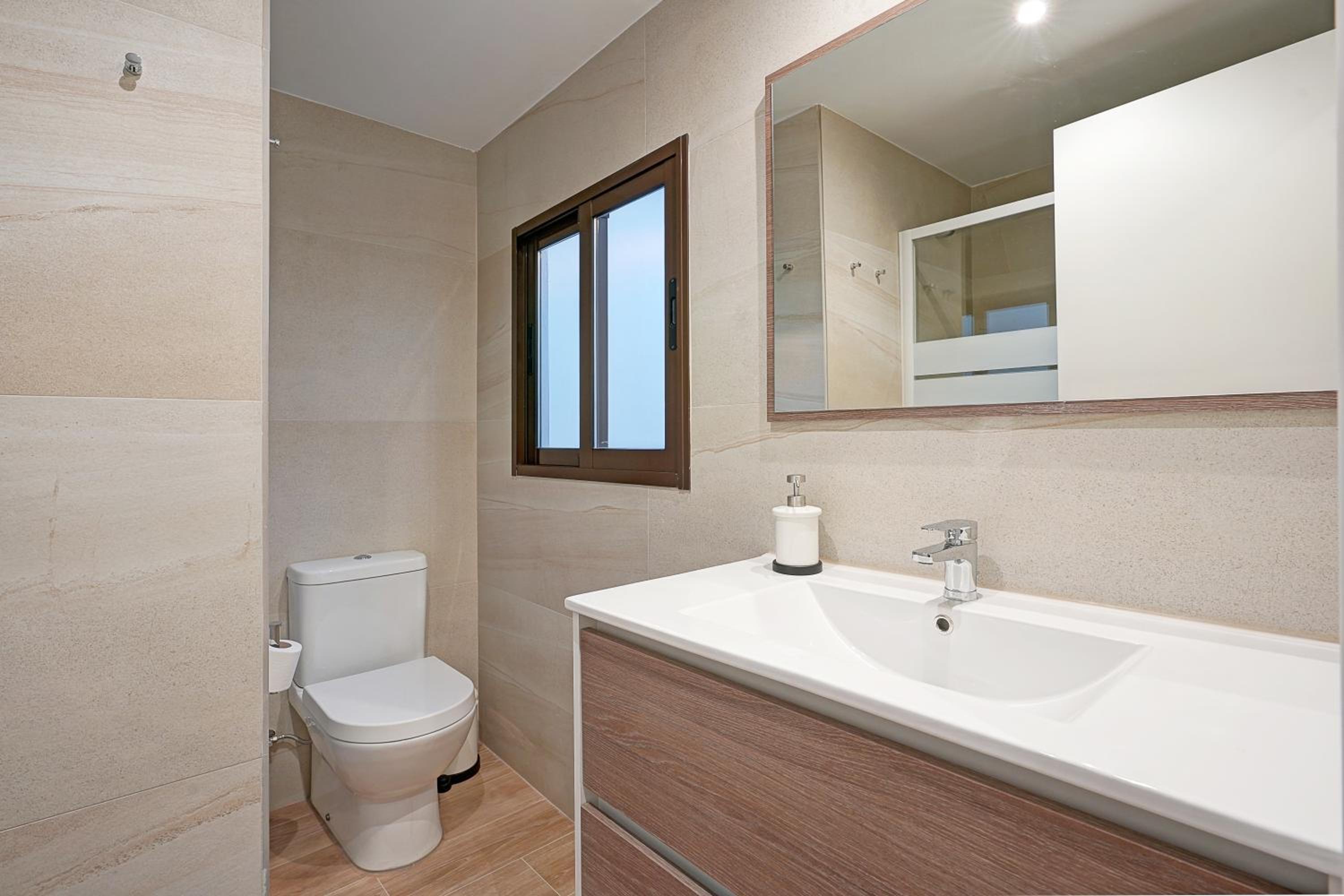 Apartment with Terrace - Photo 7