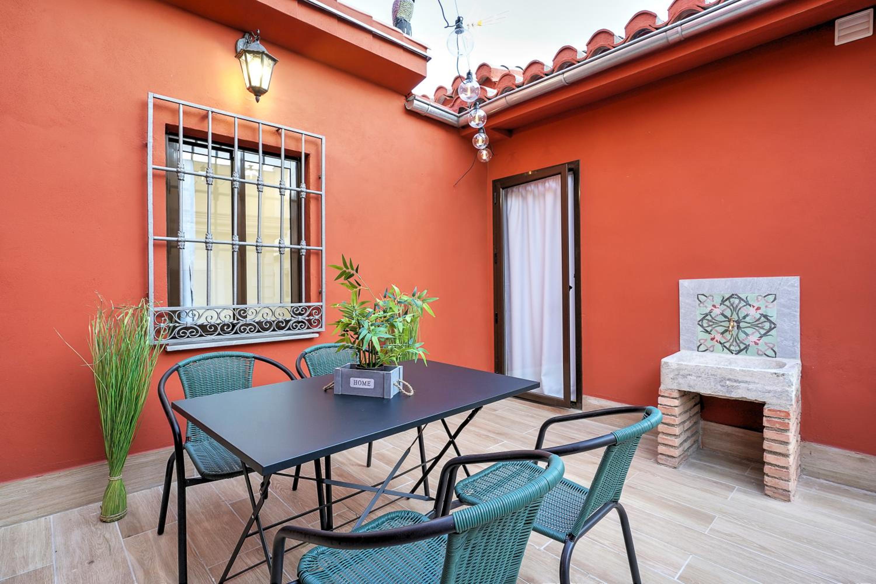 Apartment with Terrace - Photo 10