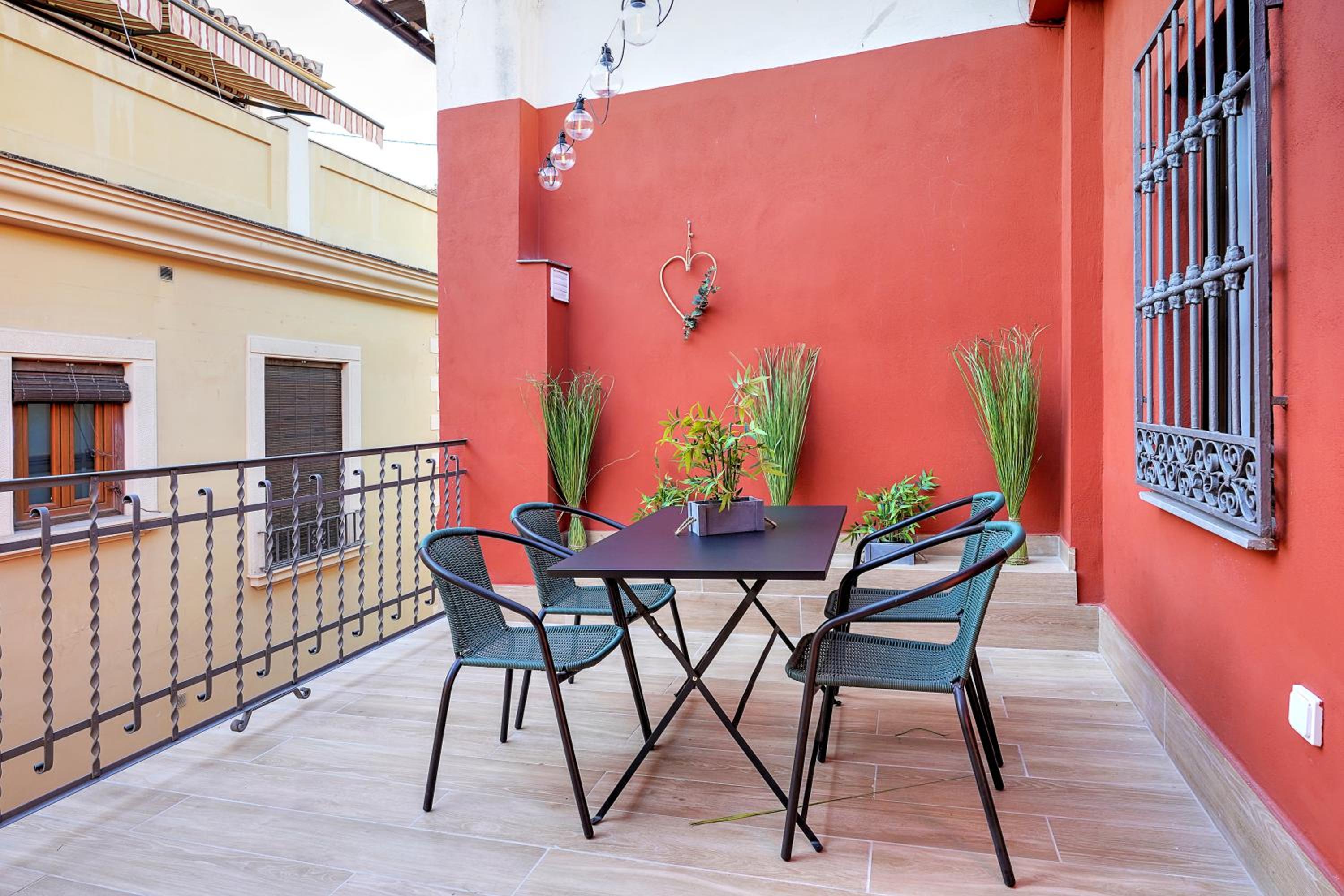 Apartment with Terrace - Photo 11