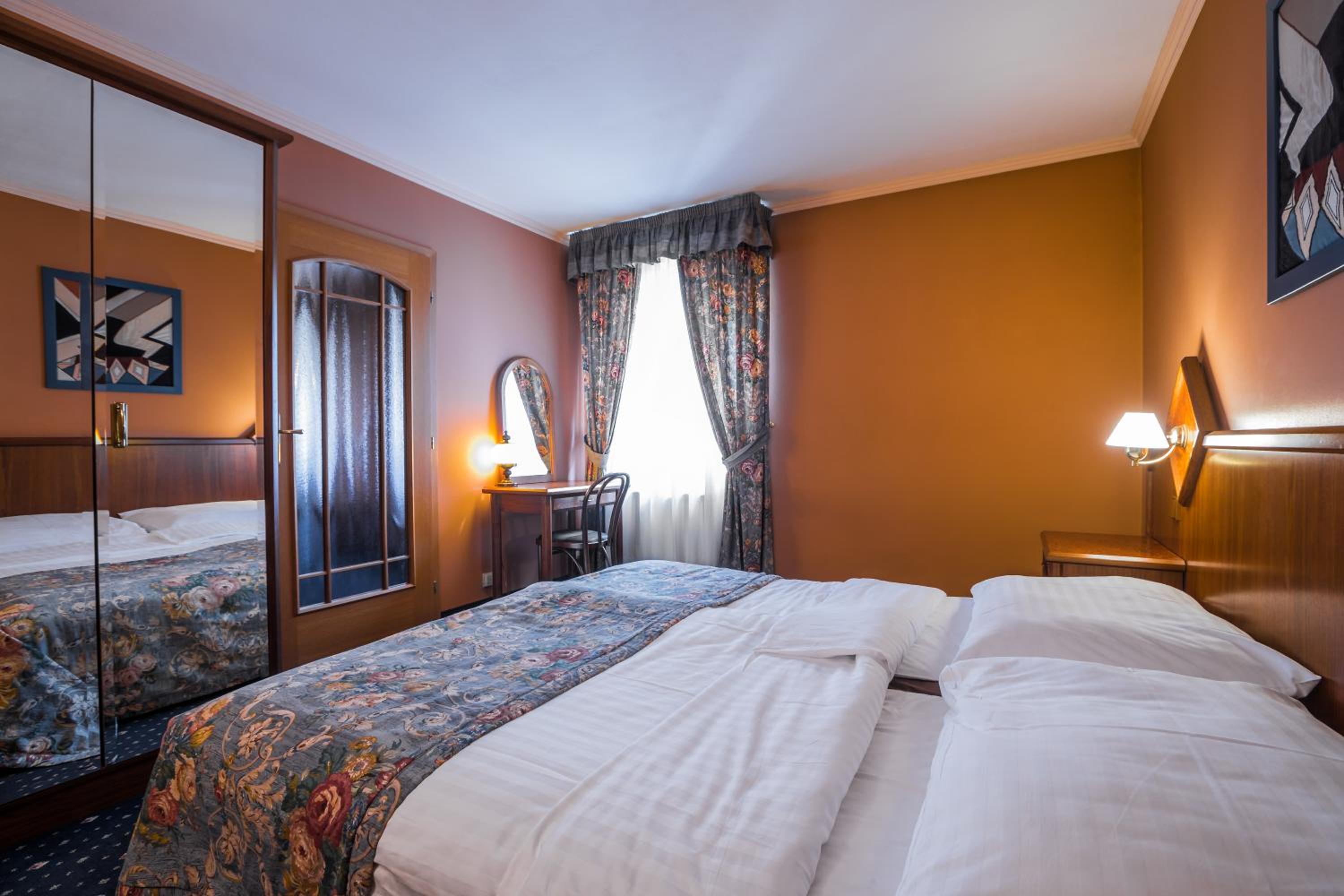 Suite - Photo 4