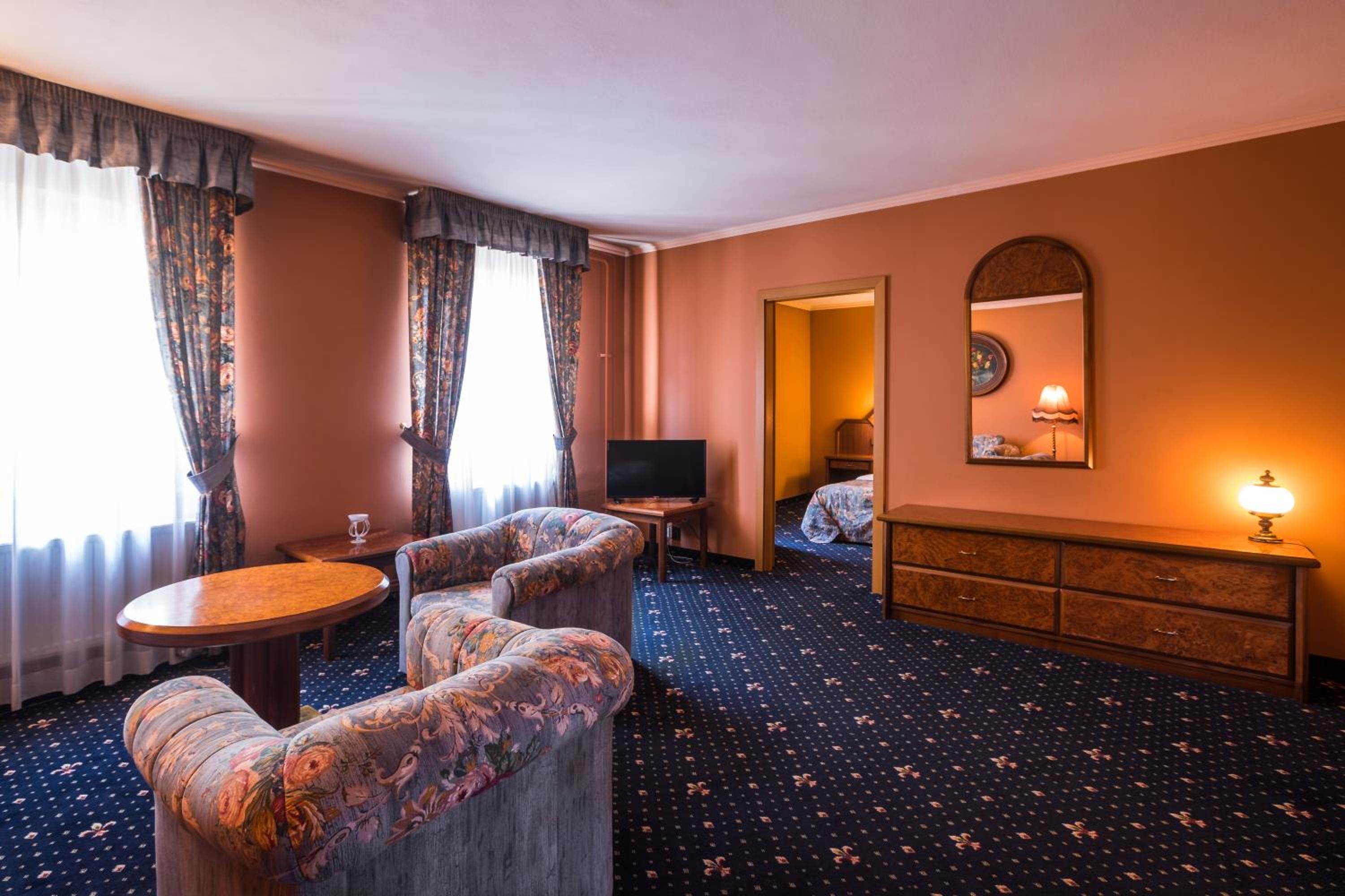 Suite - Photo 2