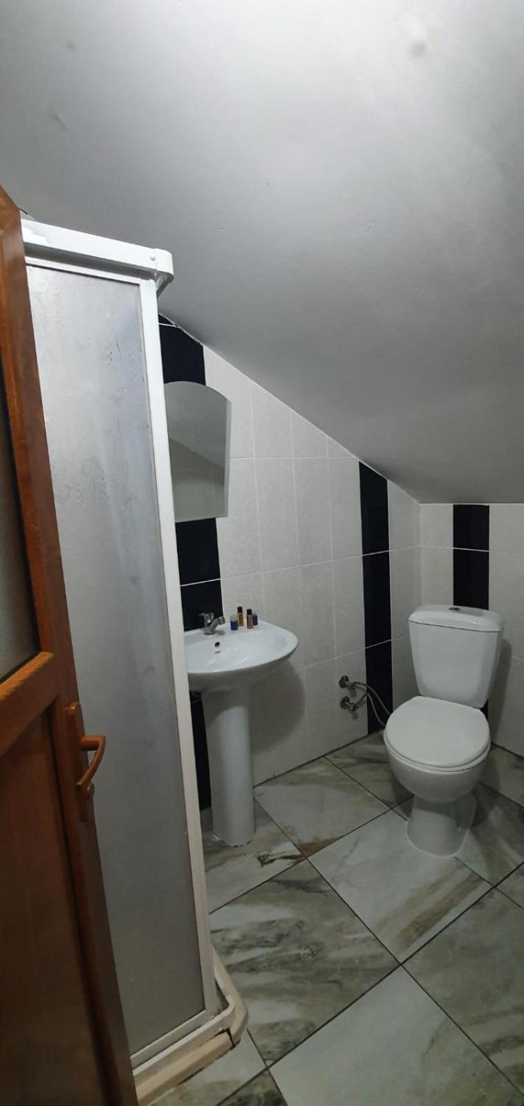 Small Double Room - Photo 2
