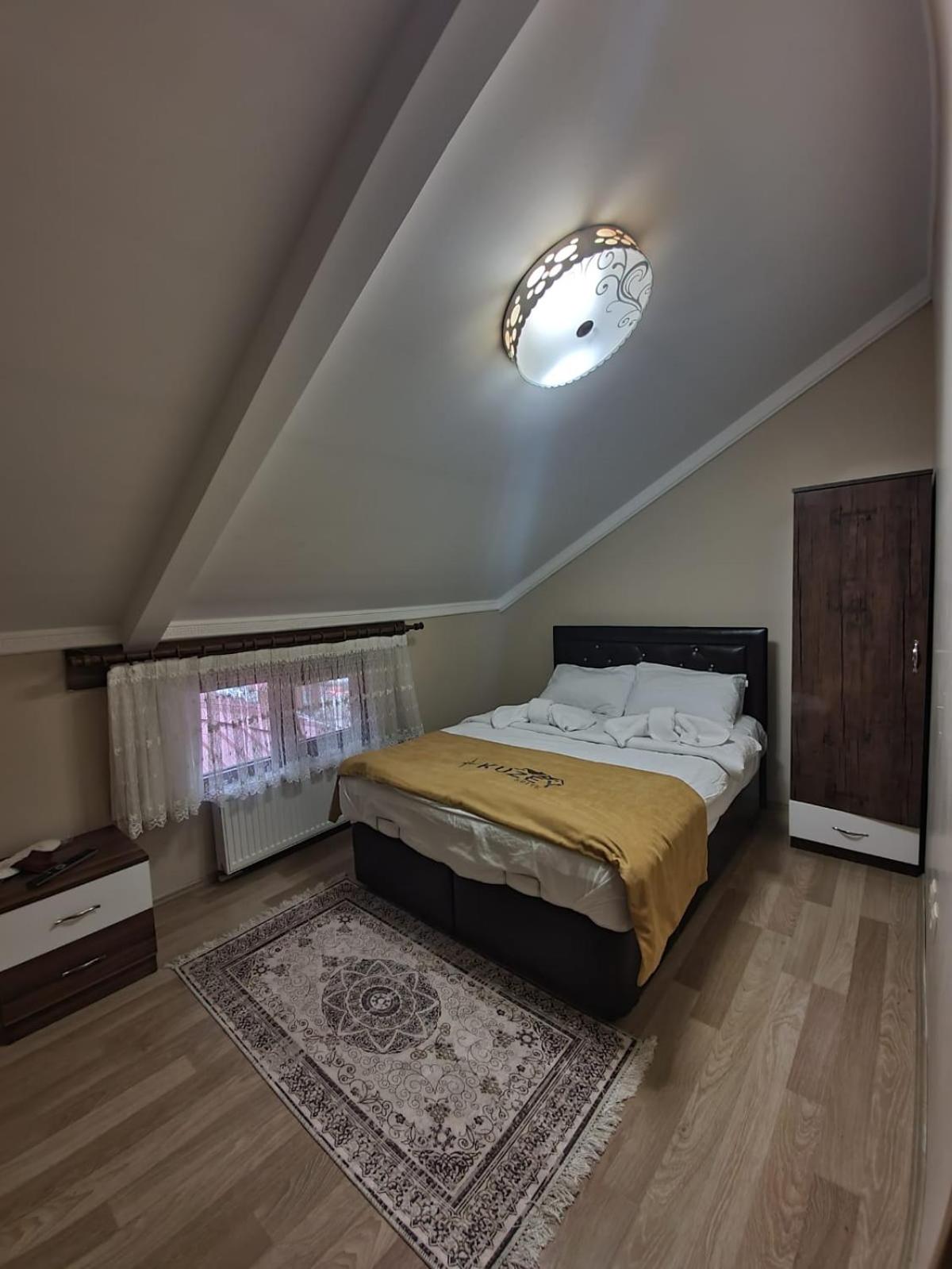 Small Double Room - Photo 8
