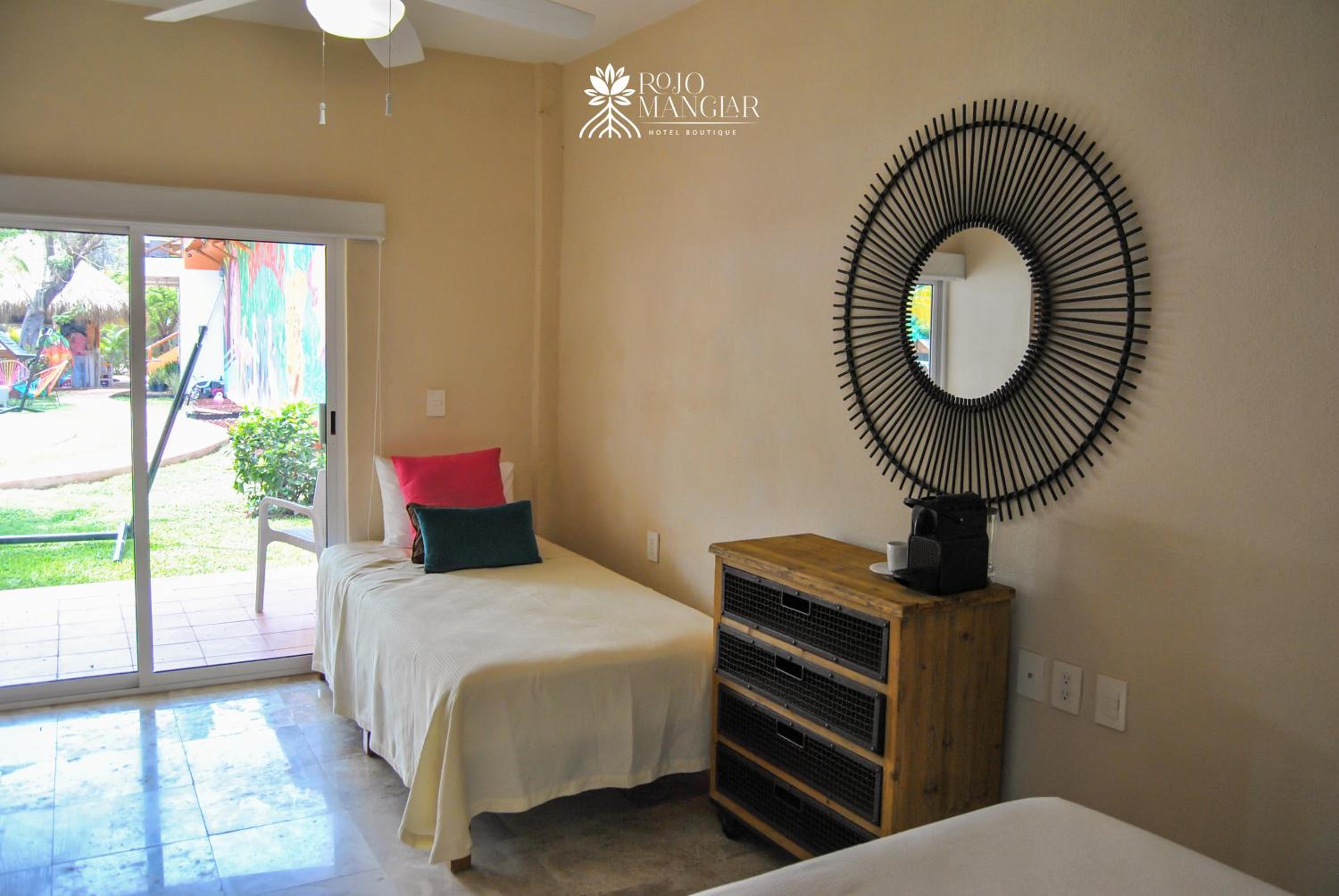 Triple Room with Pool View - Photo 5