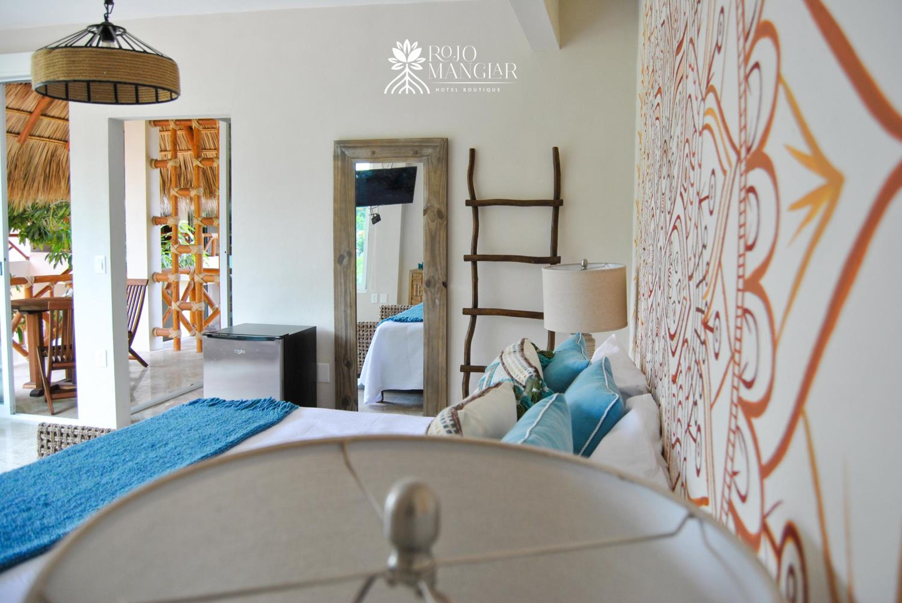 Queen Suite with Pool View - Photo 3