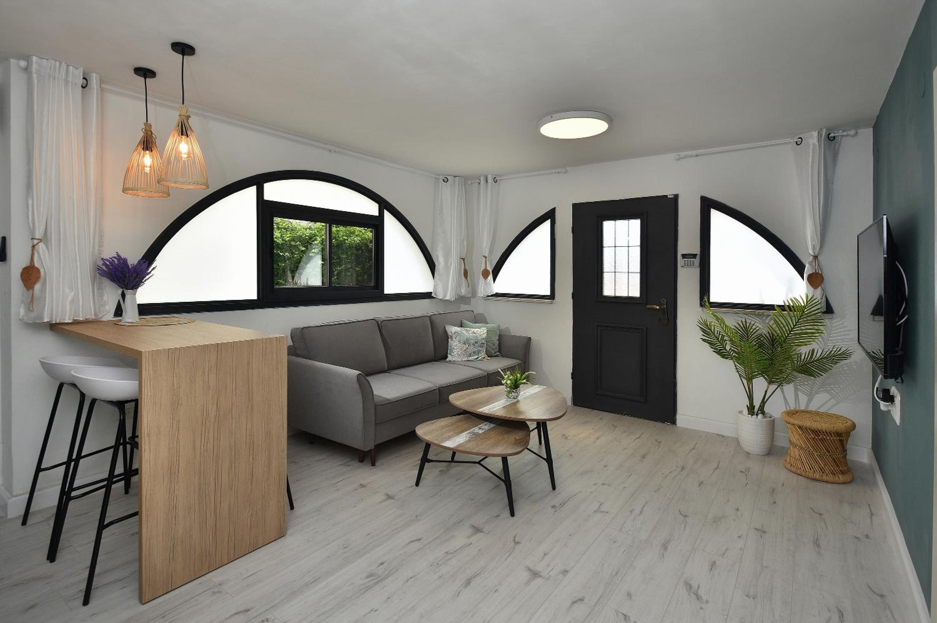 One-Bedroom Apartment - Photo 9