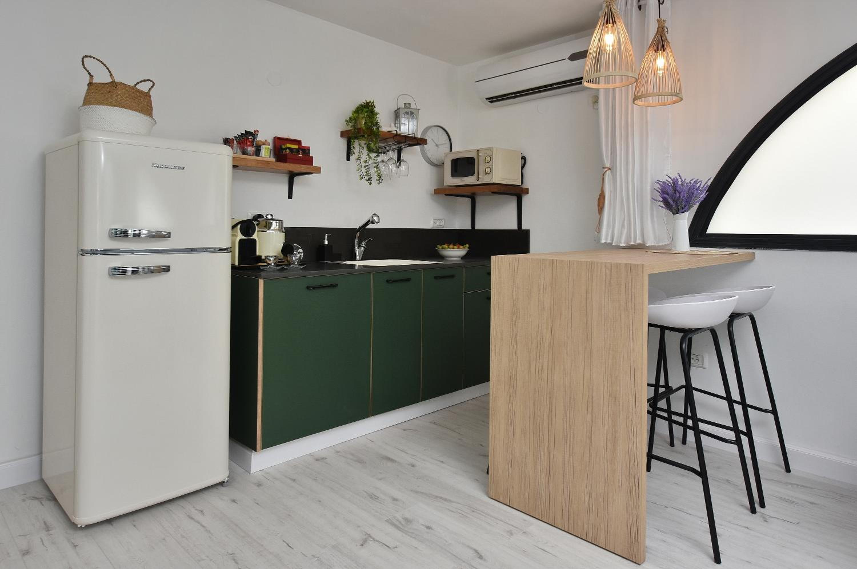 One-Bedroom Apartment - Photo 8