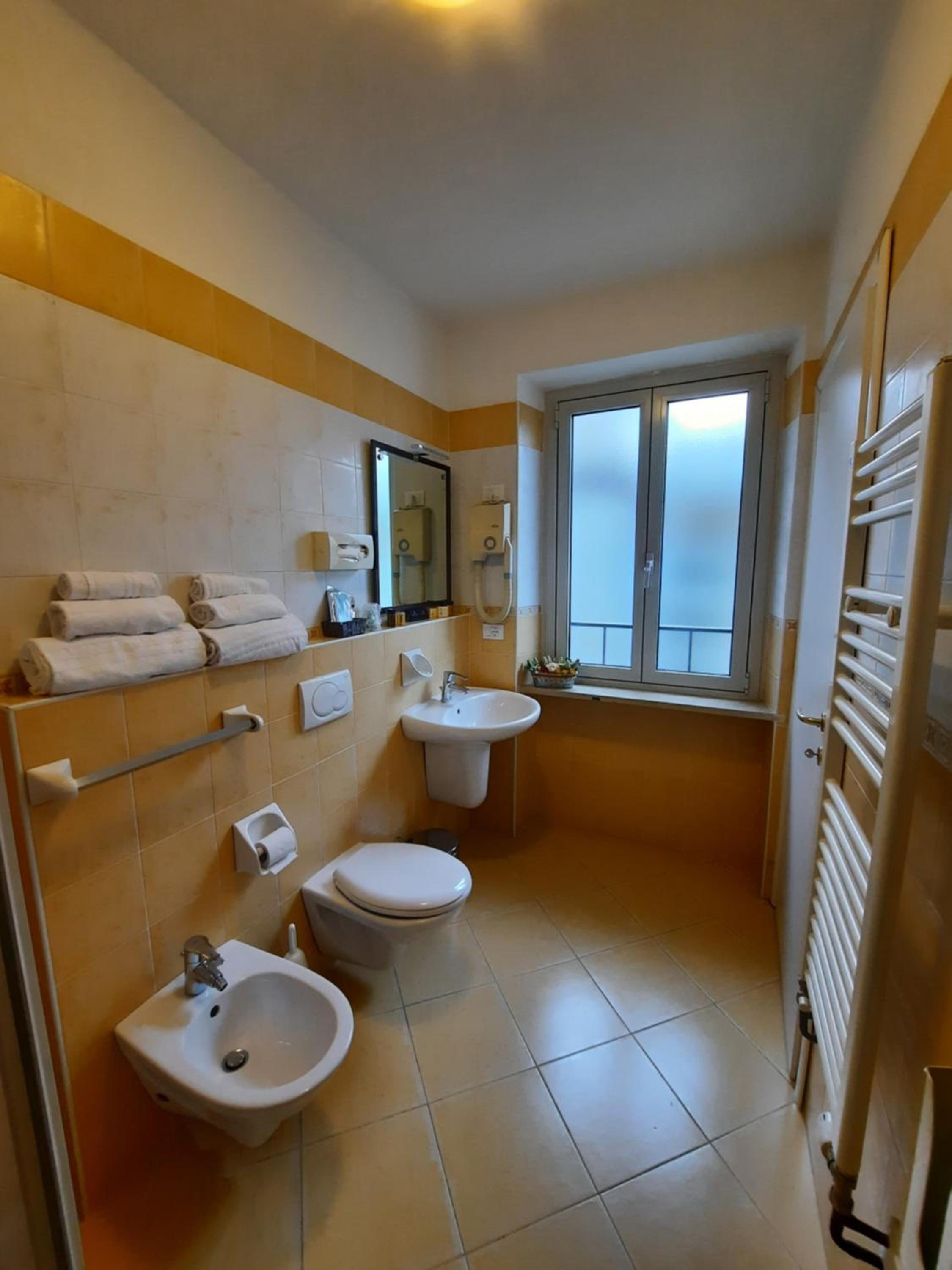 Economy Twin Room photo 2