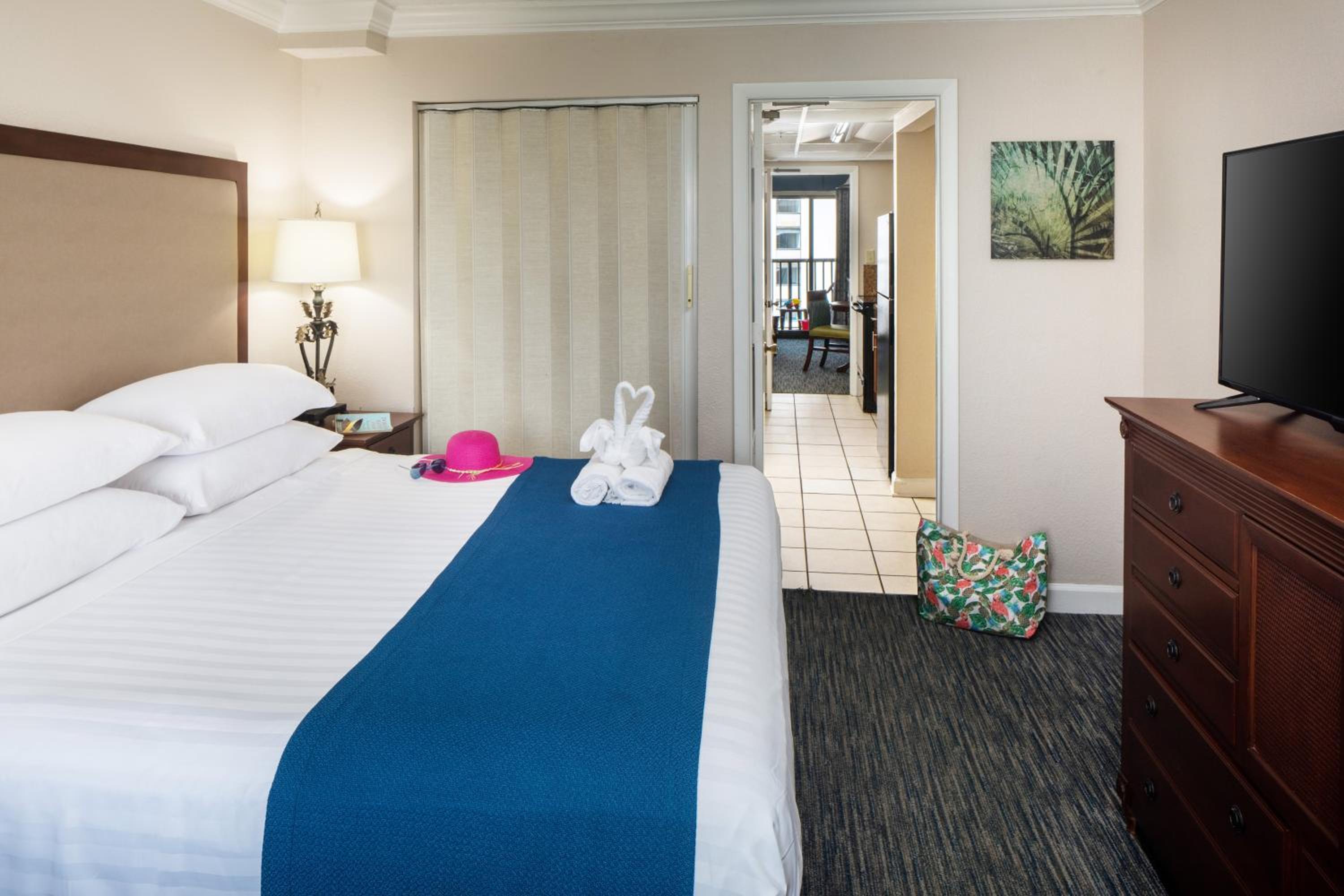 Tower Oceanview Whirl Pool King Suite - 1 King with 1 Double Wall Bed - Photo 1